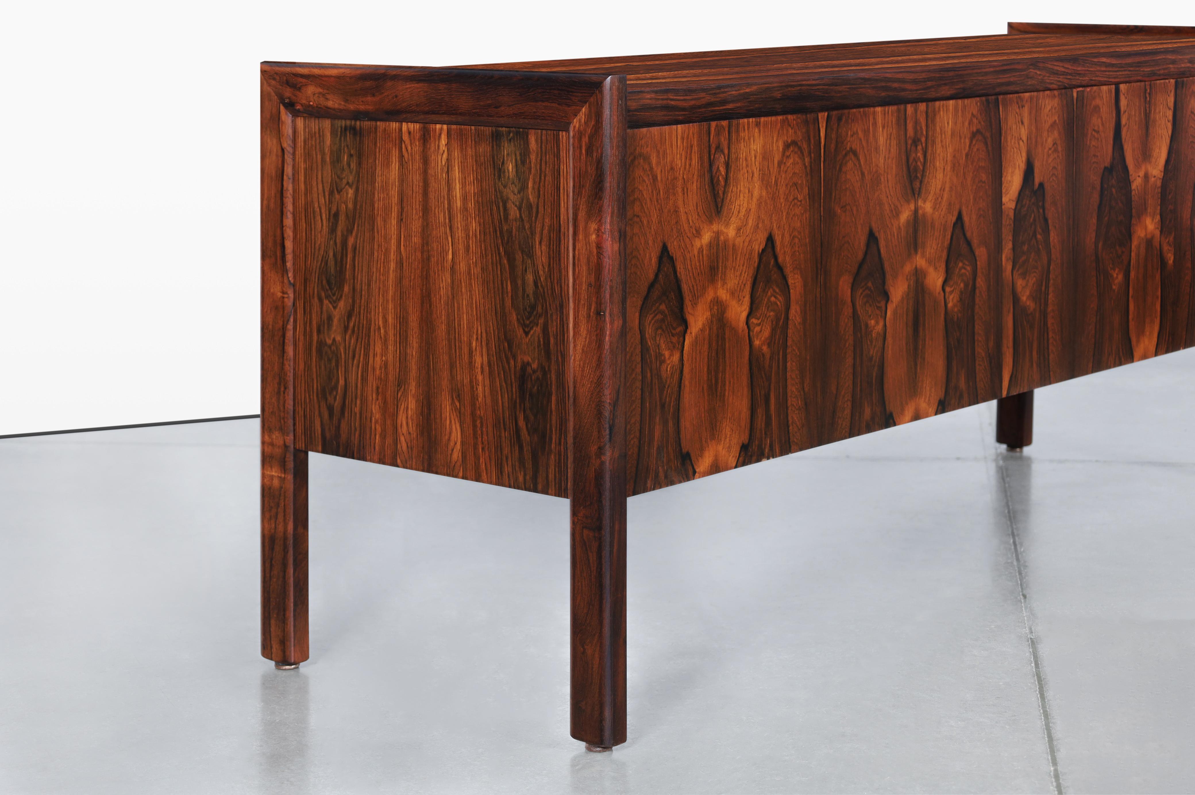 Credenza moderna danese in palissandro brasiliano in vendita 3
