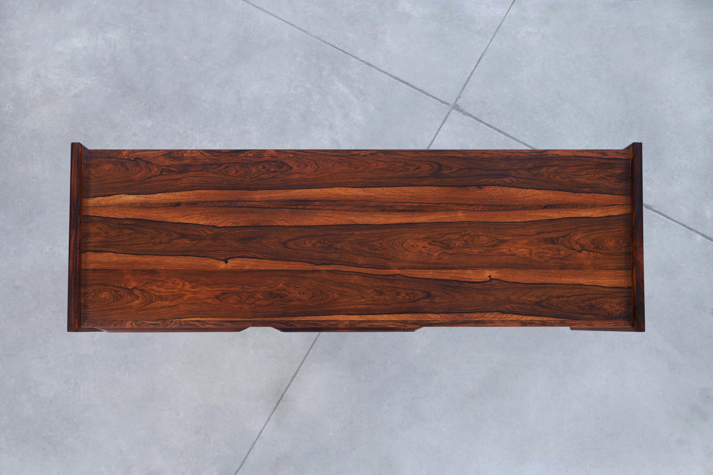 Credenza moderna danese in palissandro brasiliano in vendita 5