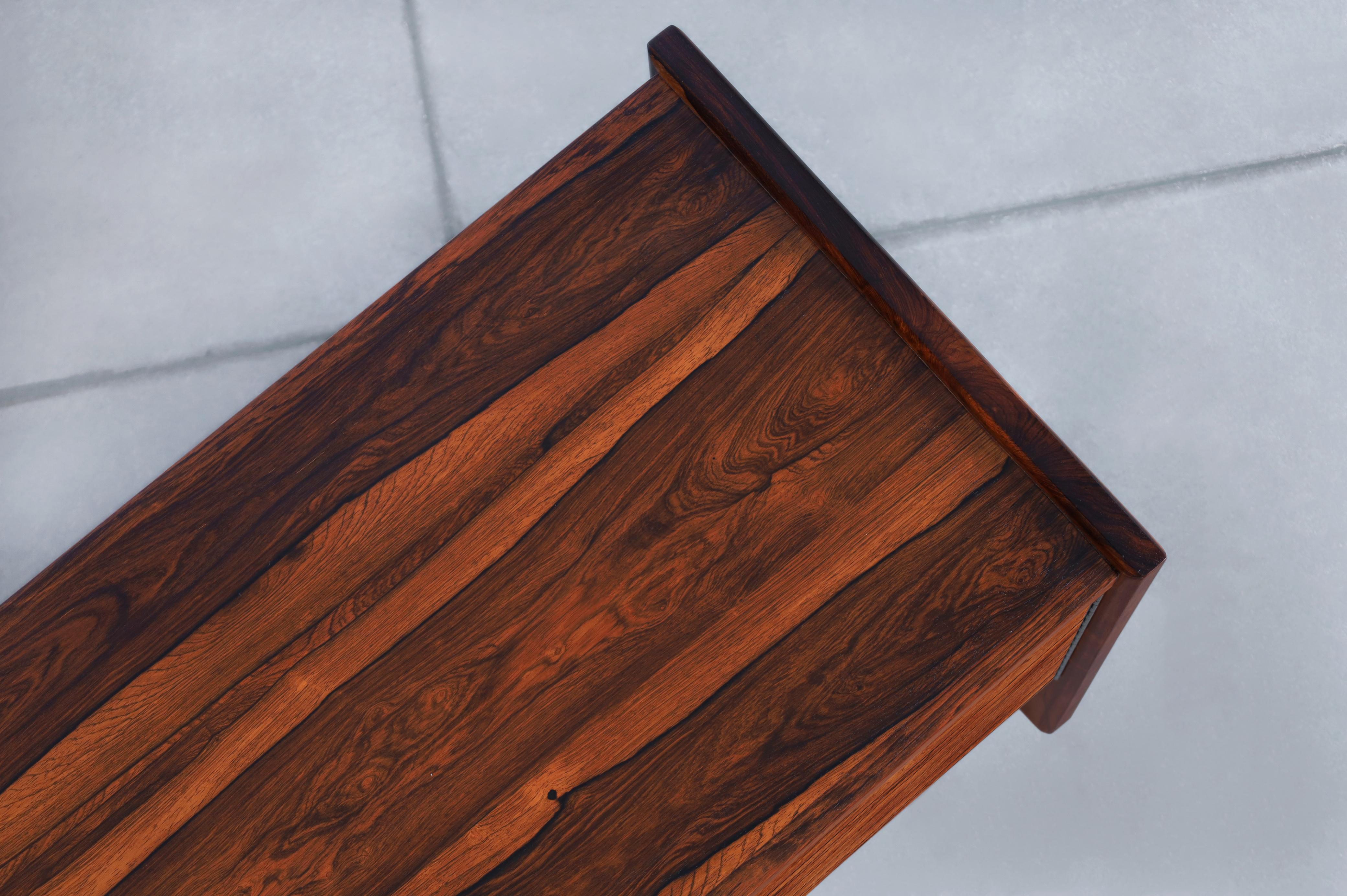 Credenza moderna danese in palissandro brasiliano in vendita 7
