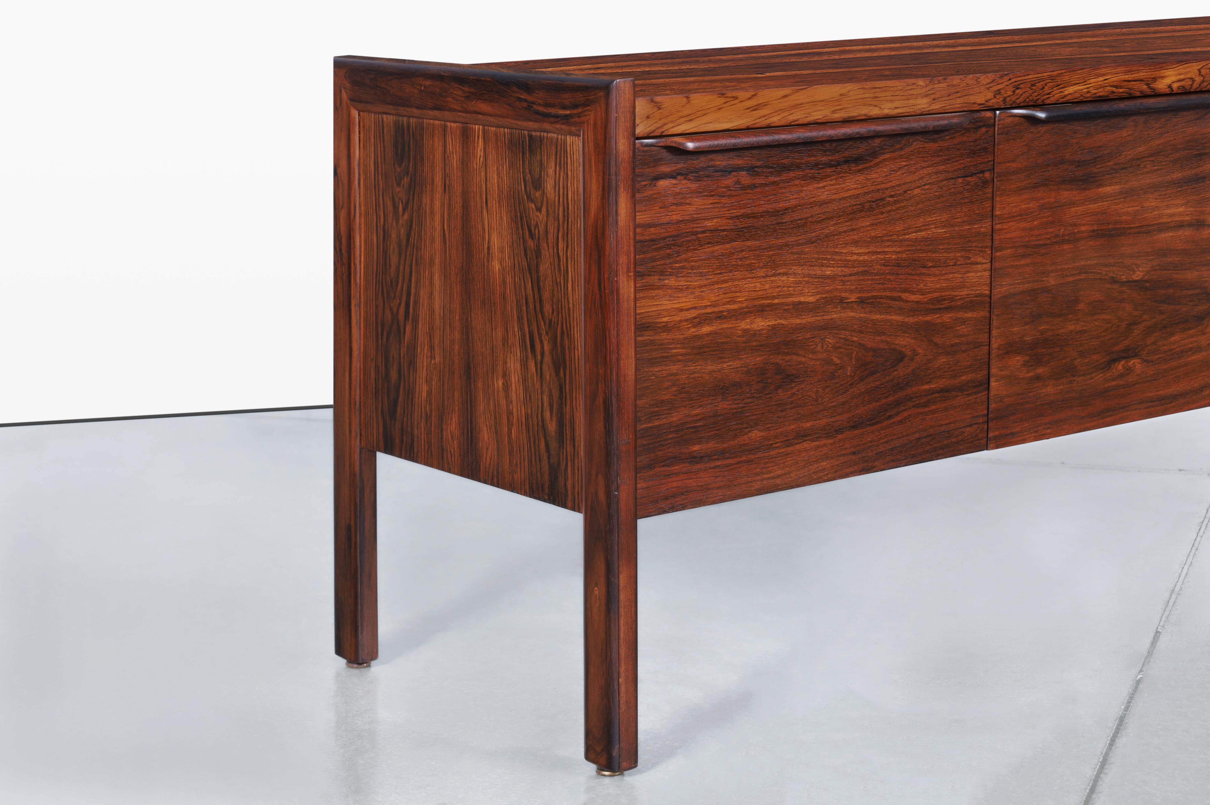 Credenza moderna danese in palissandro brasiliano In condizioni ottime in vendita a North Hollywood, CA