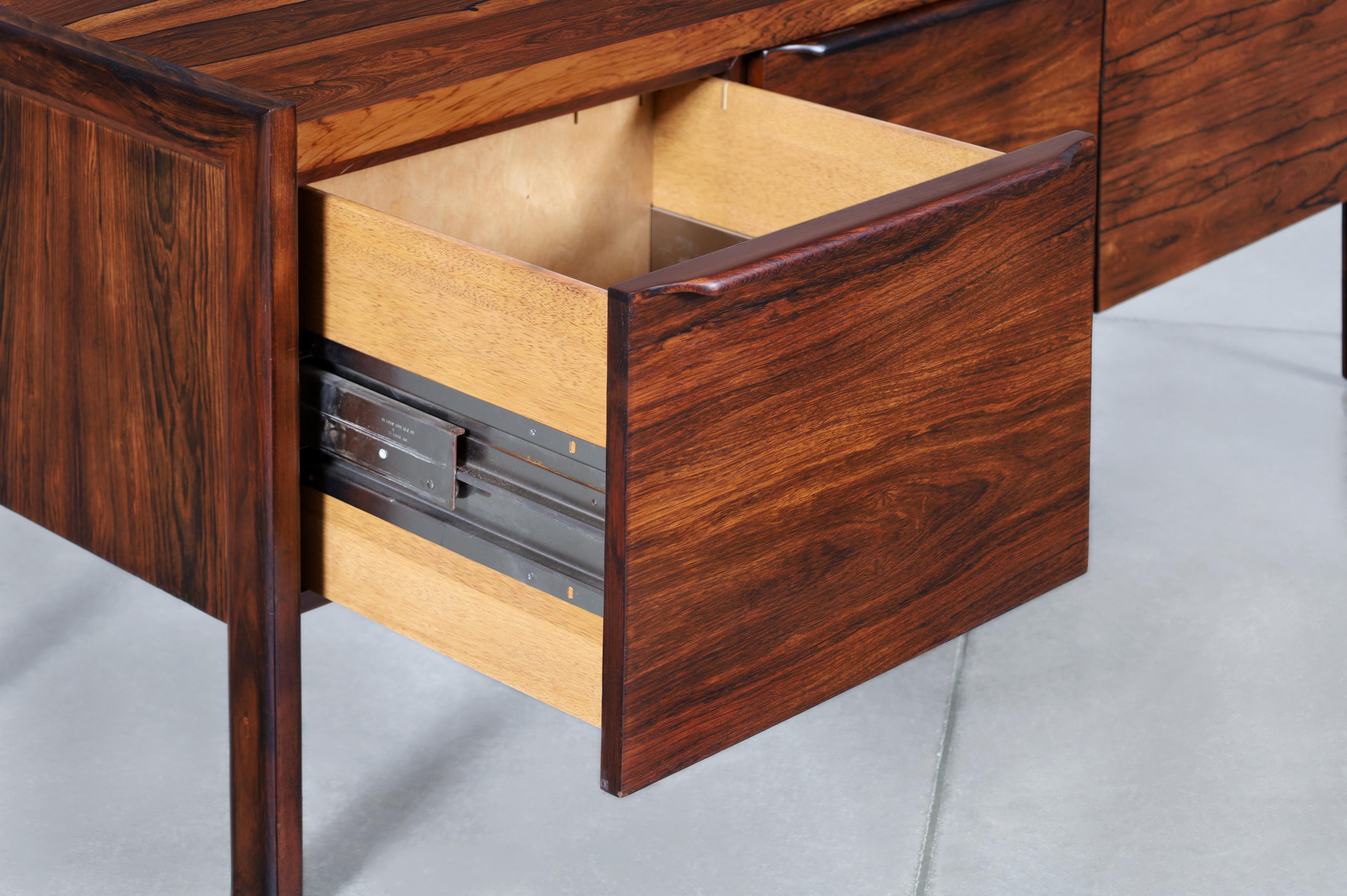 Palissandro Credenza moderna danese in palissandro brasiliano in vendita