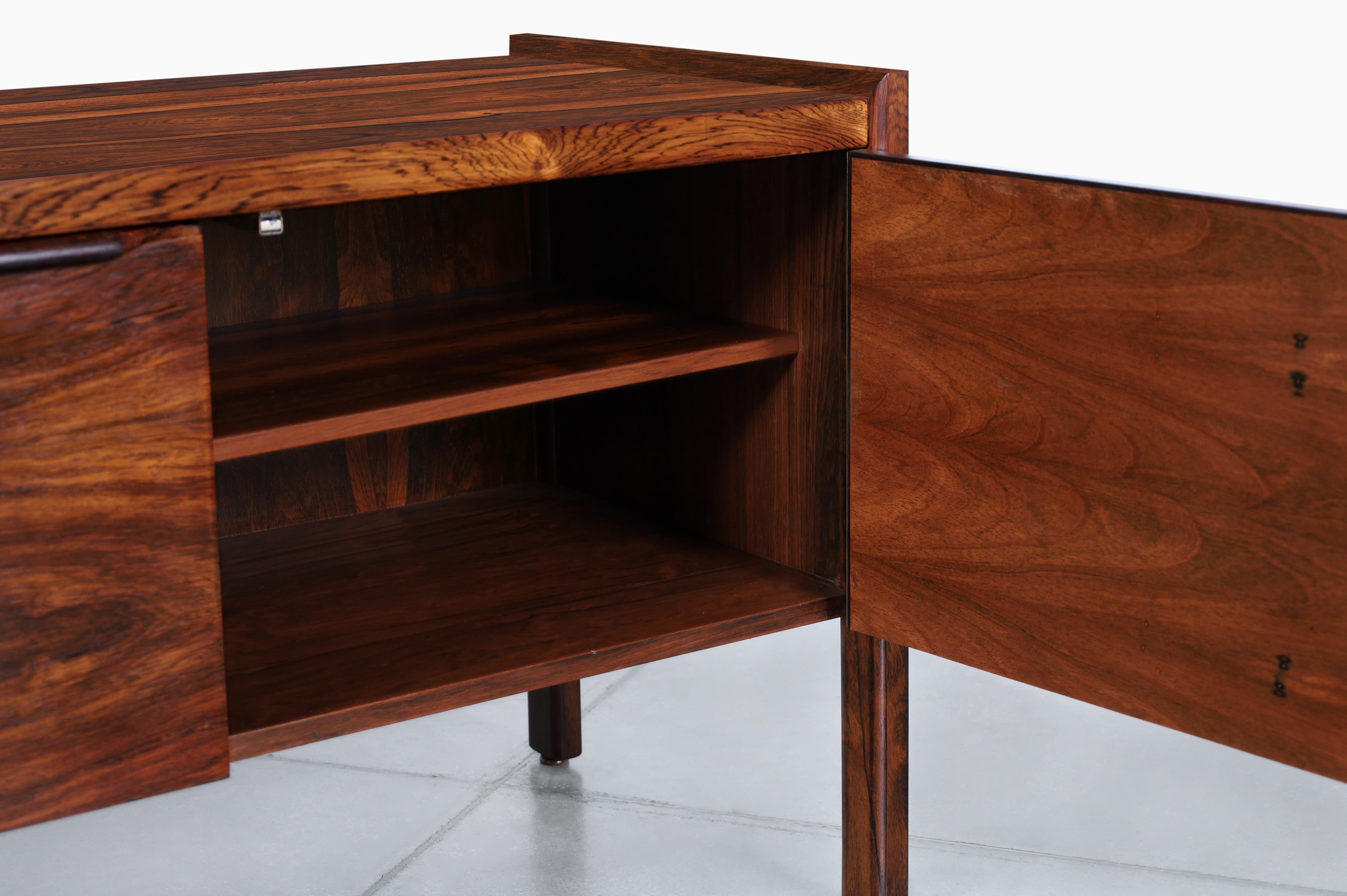 Credenza moderna danese in palissandro brasiliano in vendita 1
