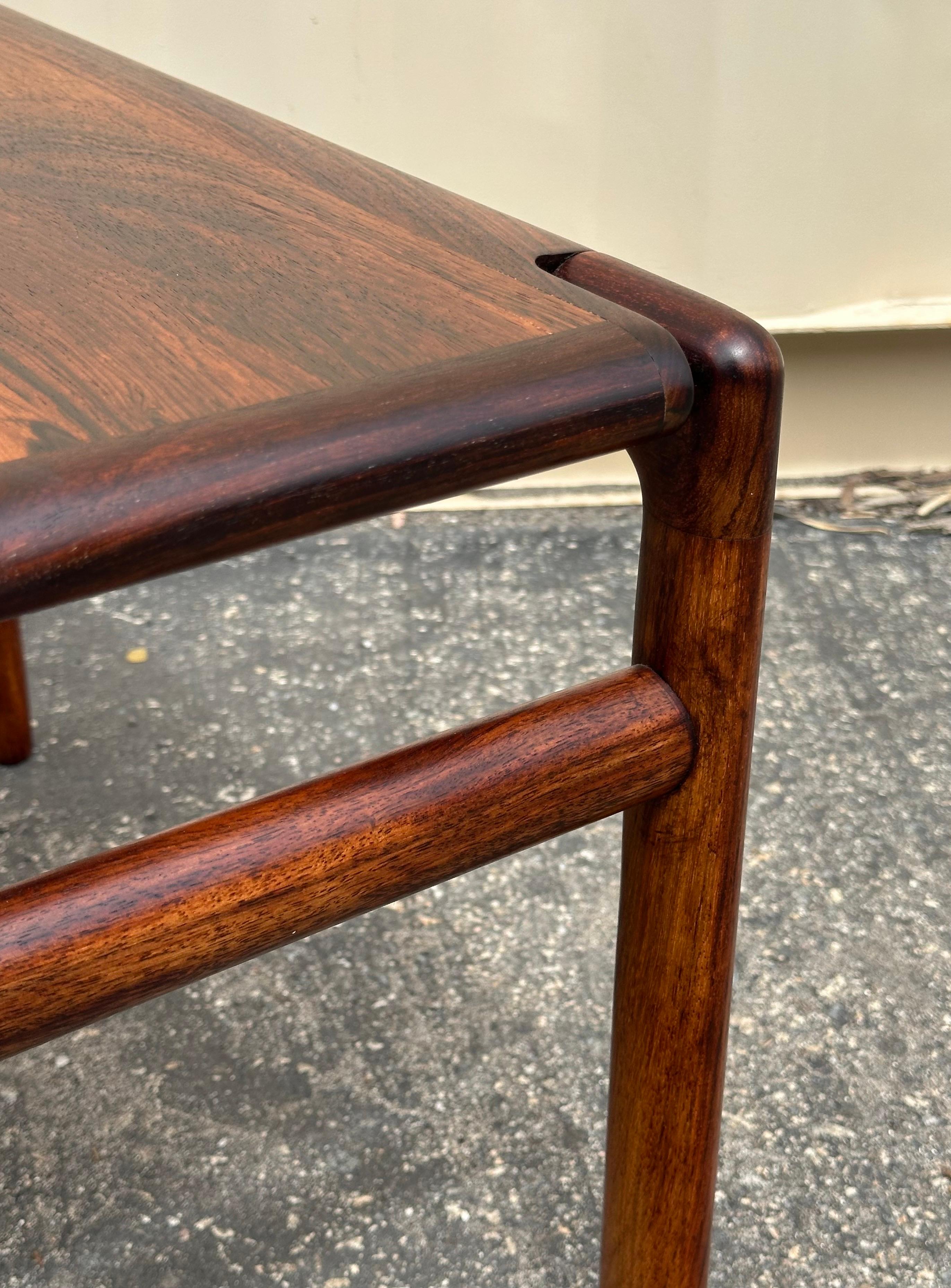 Table d'appoint danoise moderne en bois de rose brésilien en vente 6