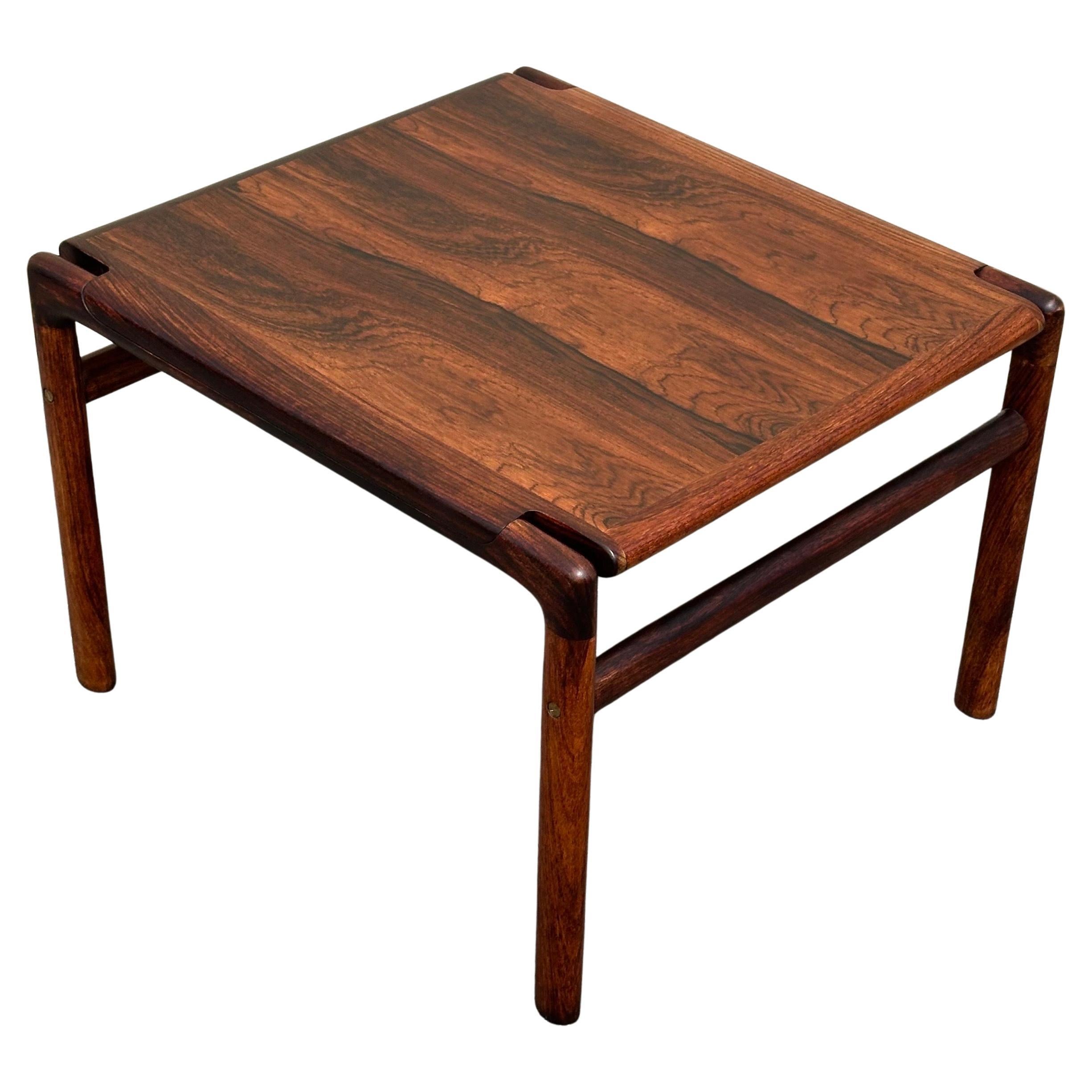Table d'appoint danoise moderne en bois de rose brésilien en vente 9