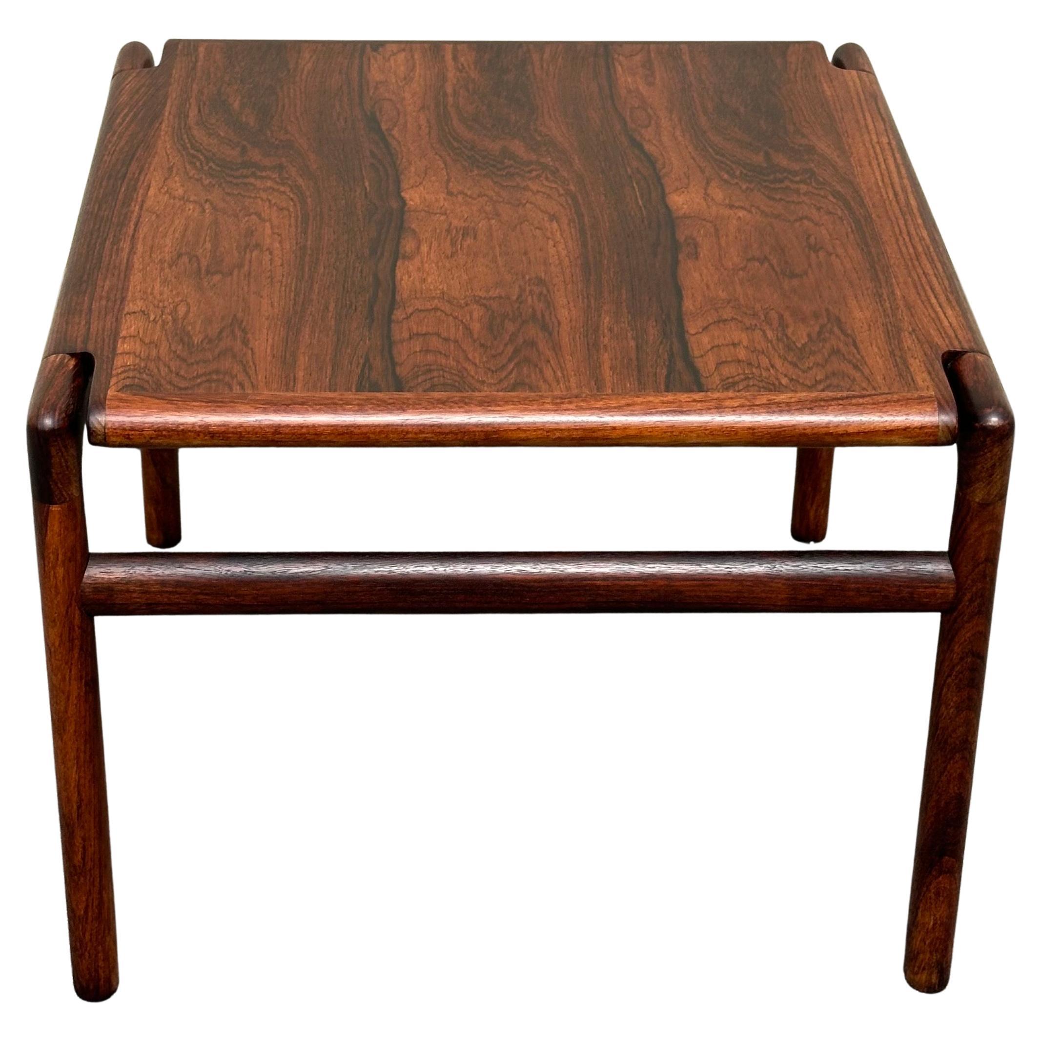 Scandinave moderne Table d'appoint danoise moderne en bois de rose brésilien en vente