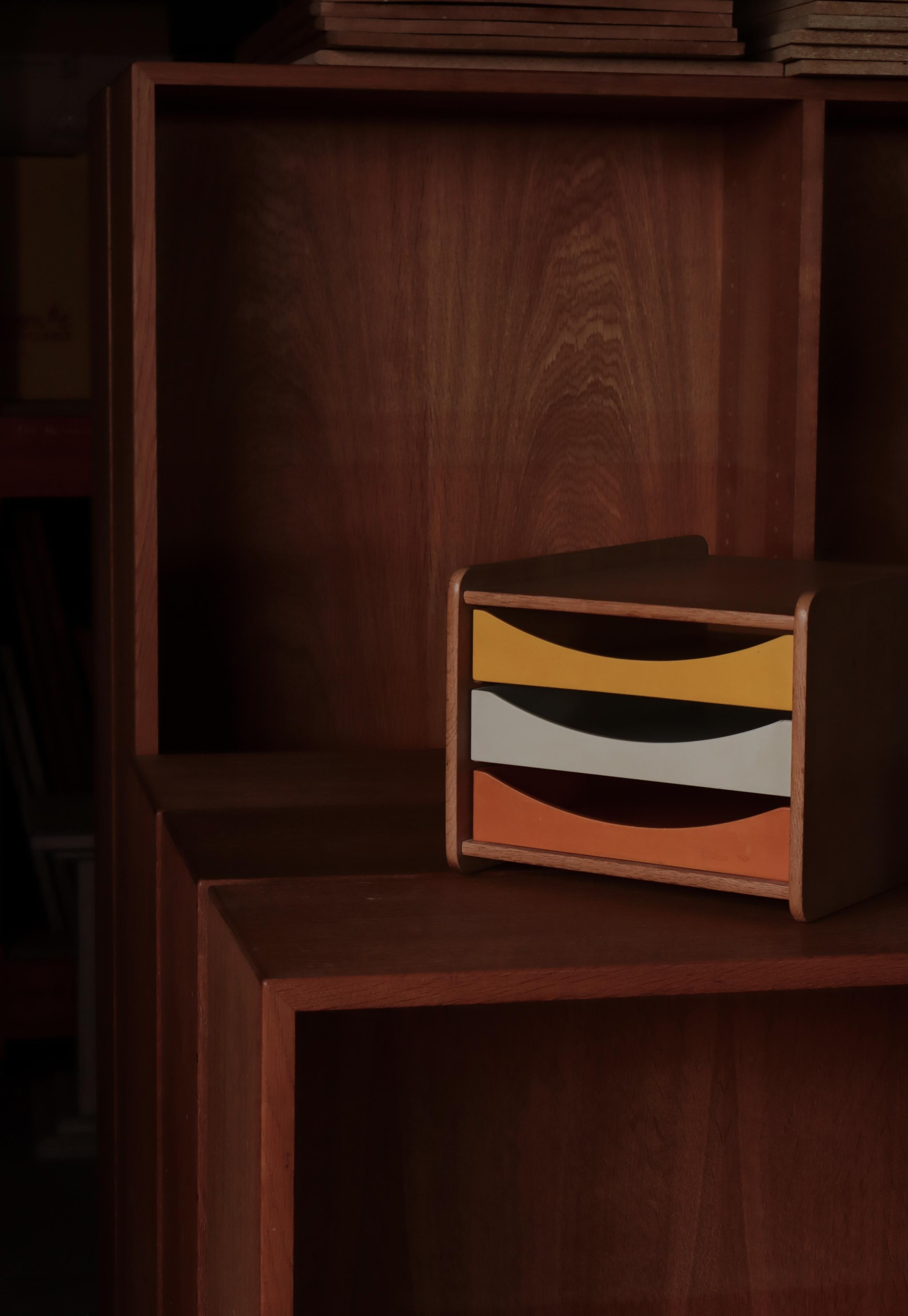 Dänisch  Moderner Børge Mogensen Schreibtisch Organizer Eiche und lackierte Einlegeböden 1960er Jahre im Angebot 8