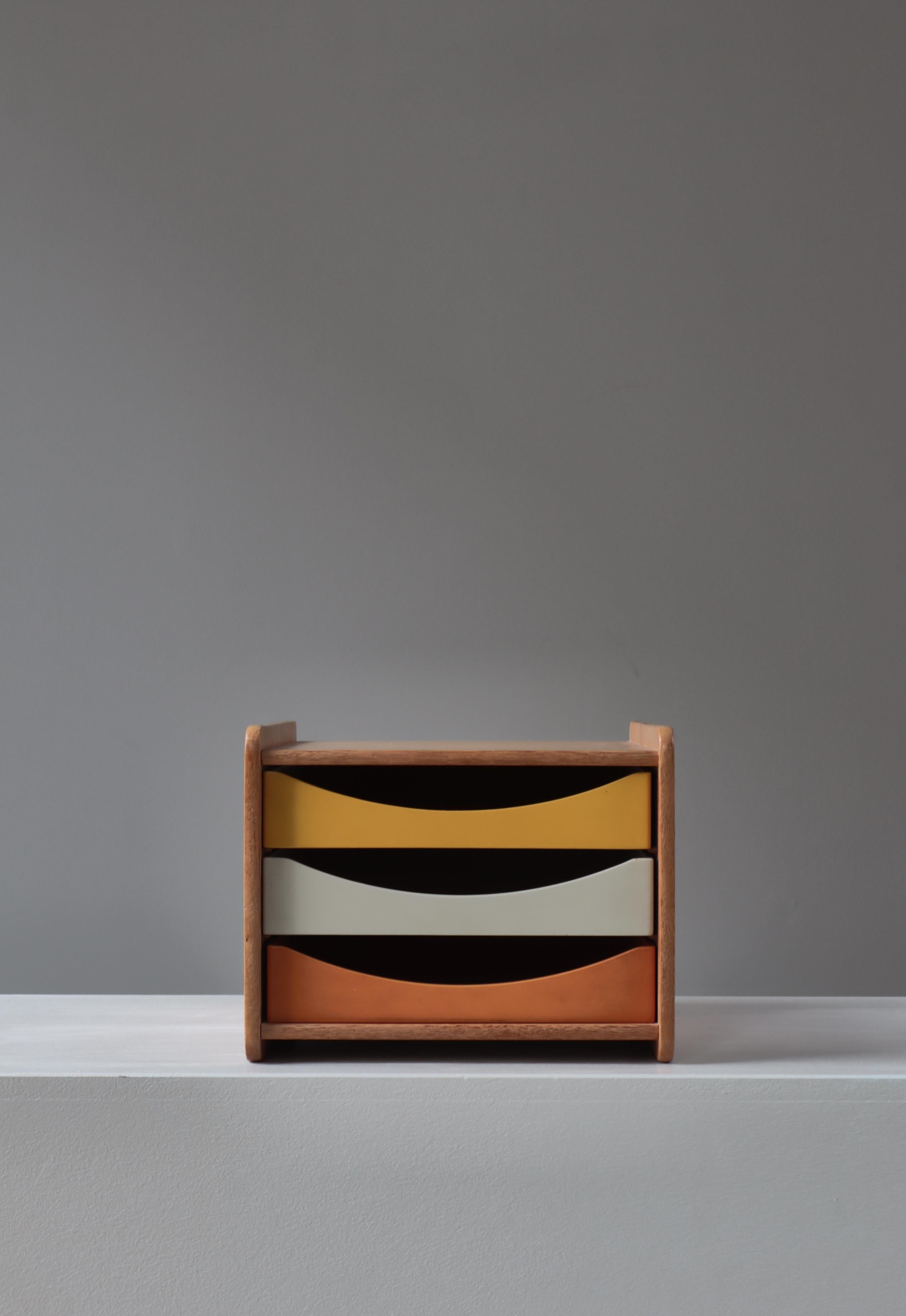 Dänisch  Moderner Børge Mogensen Schreibtisch Organizer Eiche und lackierte Einlegeböden 1960er Jahre im Zustand „Gut“ im Angebot in Odense, DK