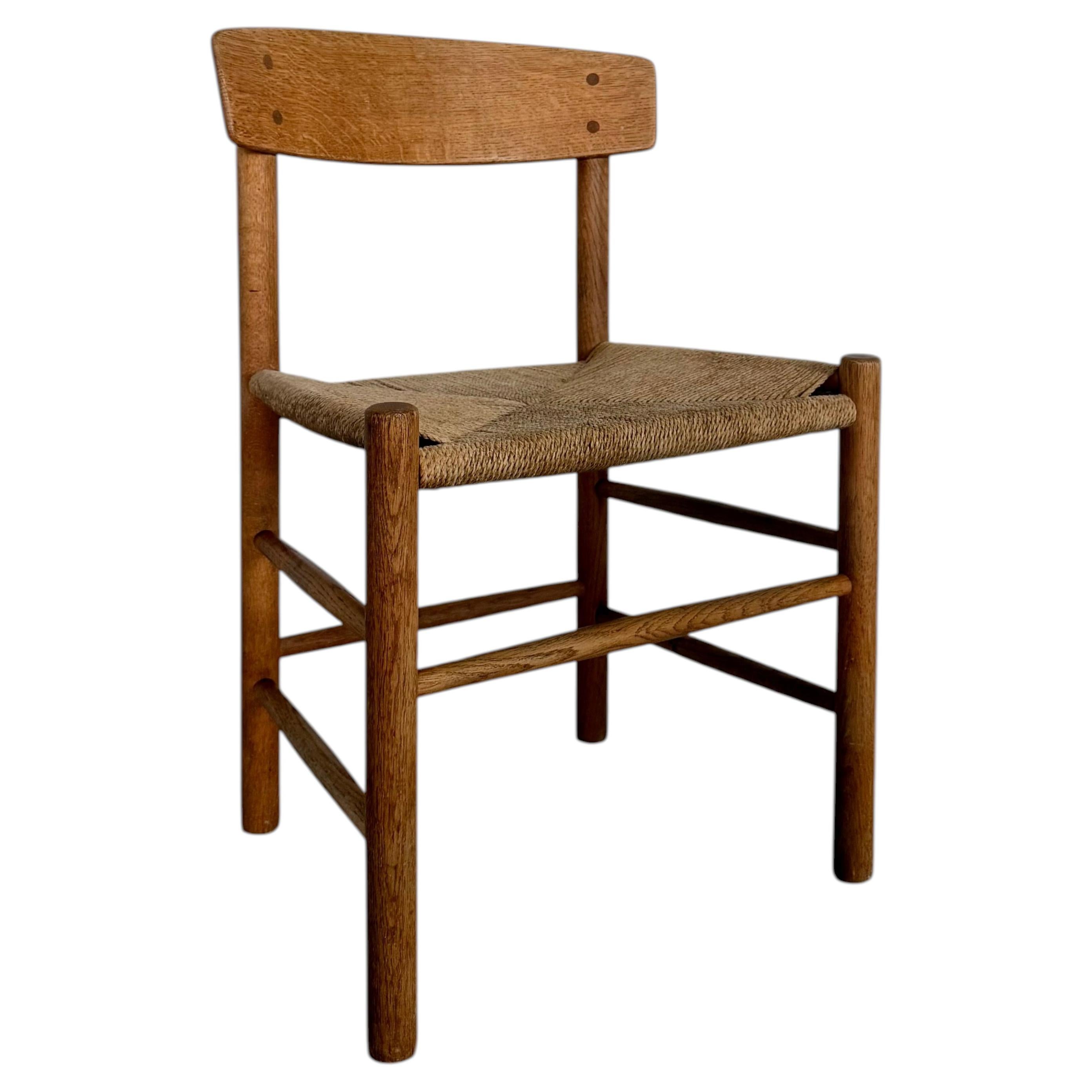 Silla danesa moderna Børge Mogensen de roble y junco "Shaker" "Folkestole" Modelo #J-39 en venta