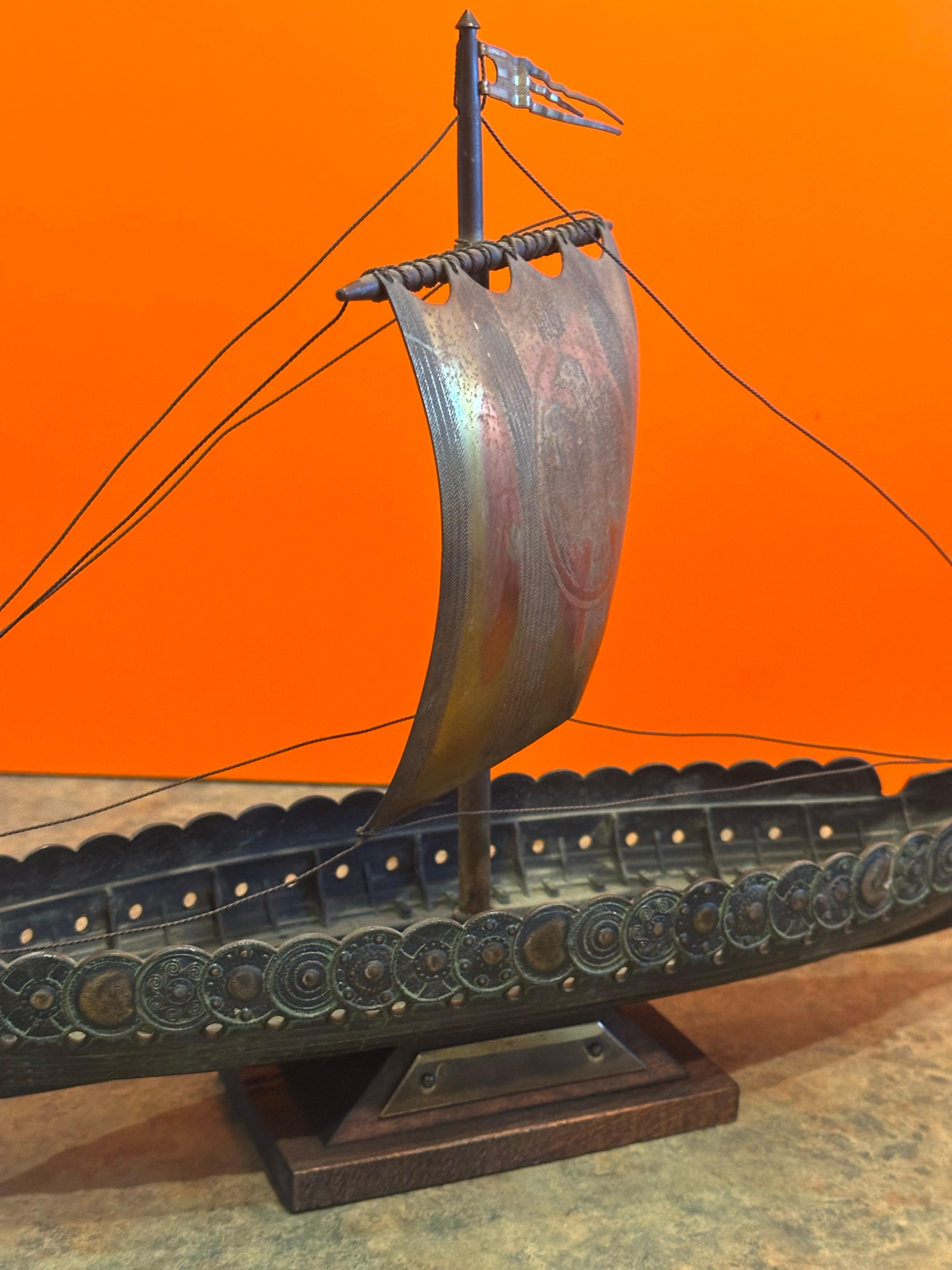 Sculpture moderne danoise en bronze de bateau viking dans le style d'Edward Aagaard 5