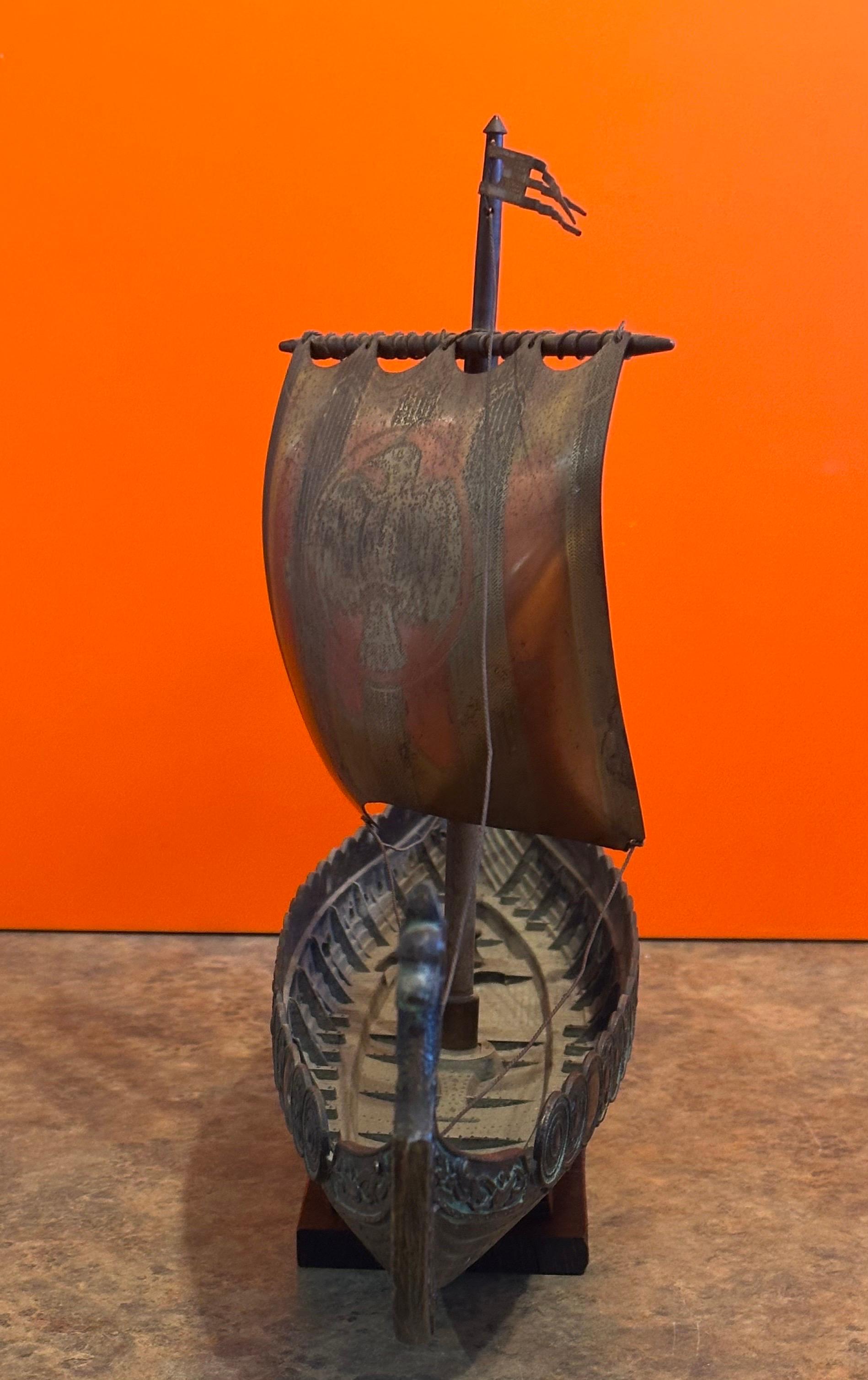 Sculpture moderne danoise en bronze de bateau viking dans le style d'Edward Aagaard 6