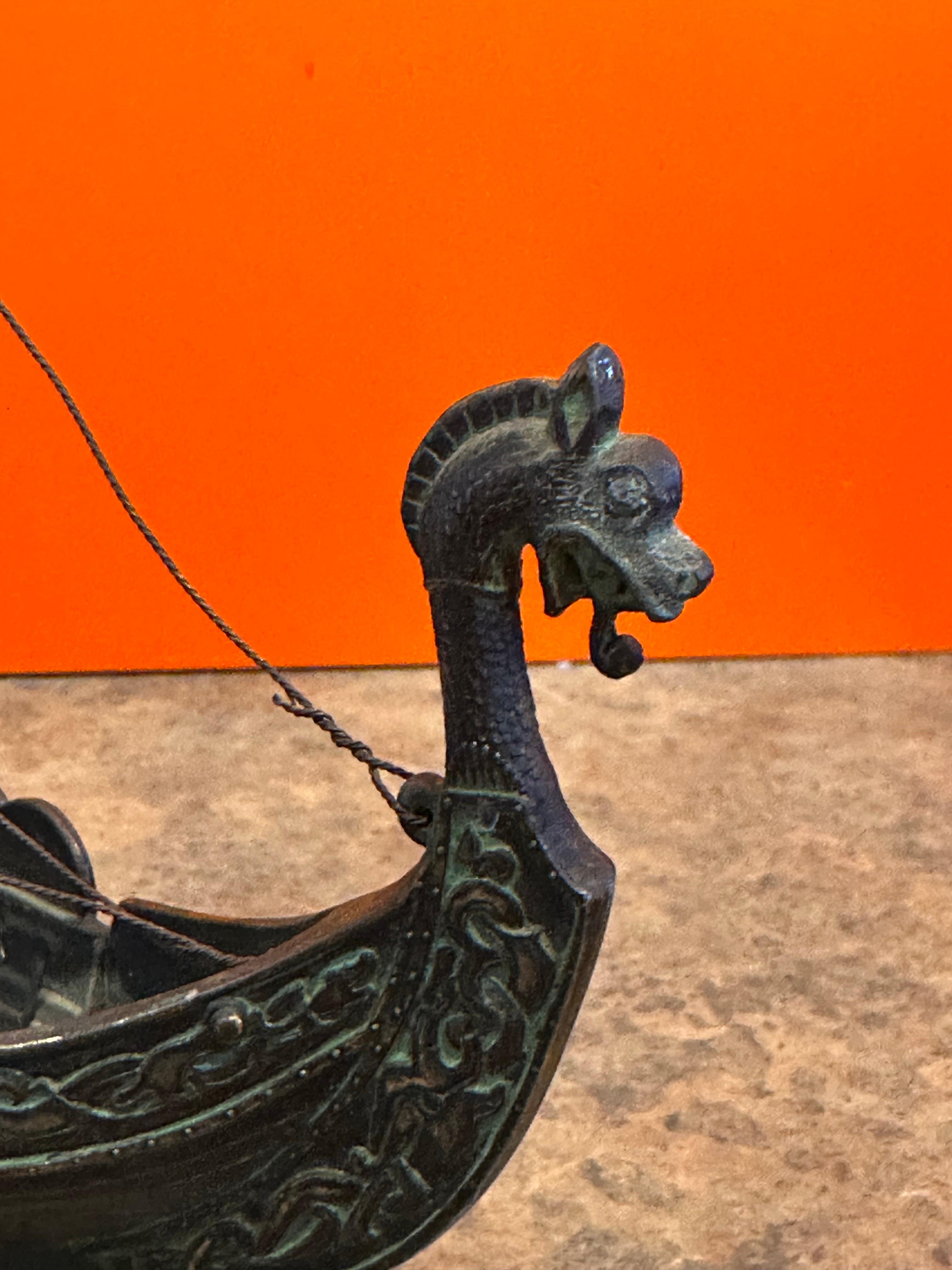 Sculpture moderne danoise en bronze de bateau viking dans le style d'Edward Aagaard 10