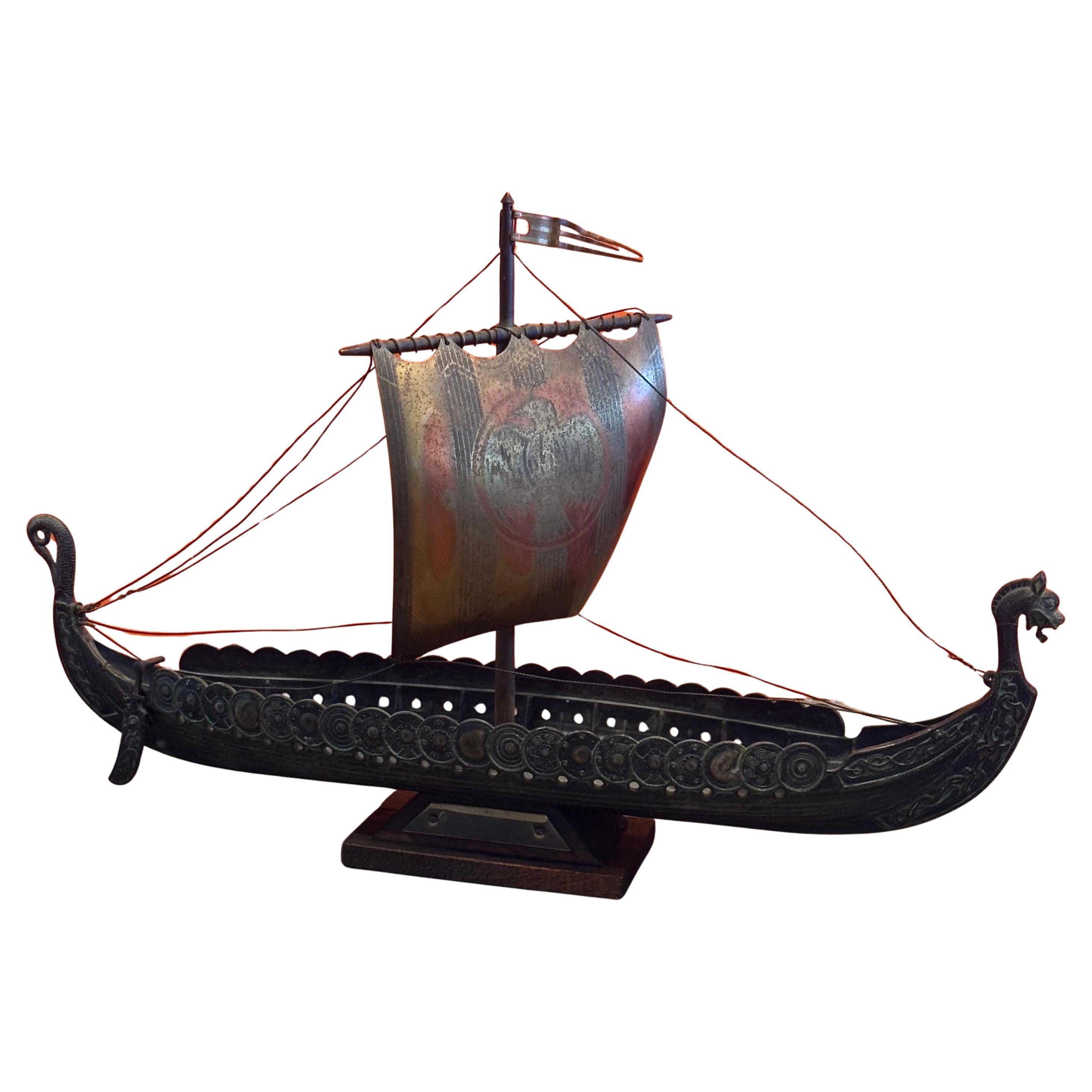 Sculpture moderne danoise en bronze de bateau viking dans le style d'Edward Aagaard 11