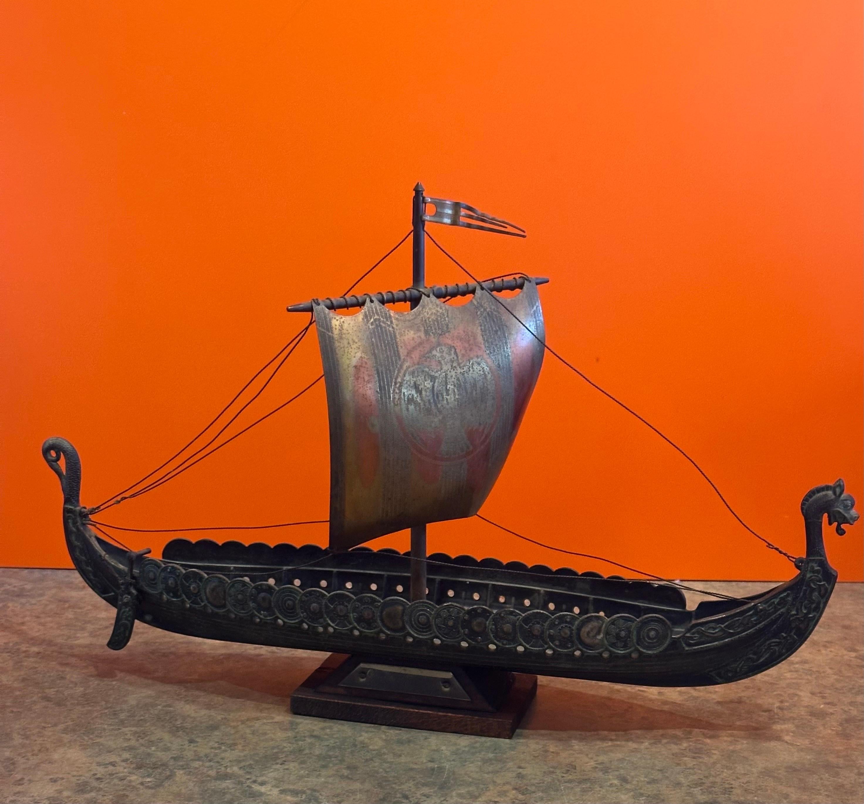 Sculpture moderne danoise en bronze de bateau viking dans le style d'Edward Aagaard 2