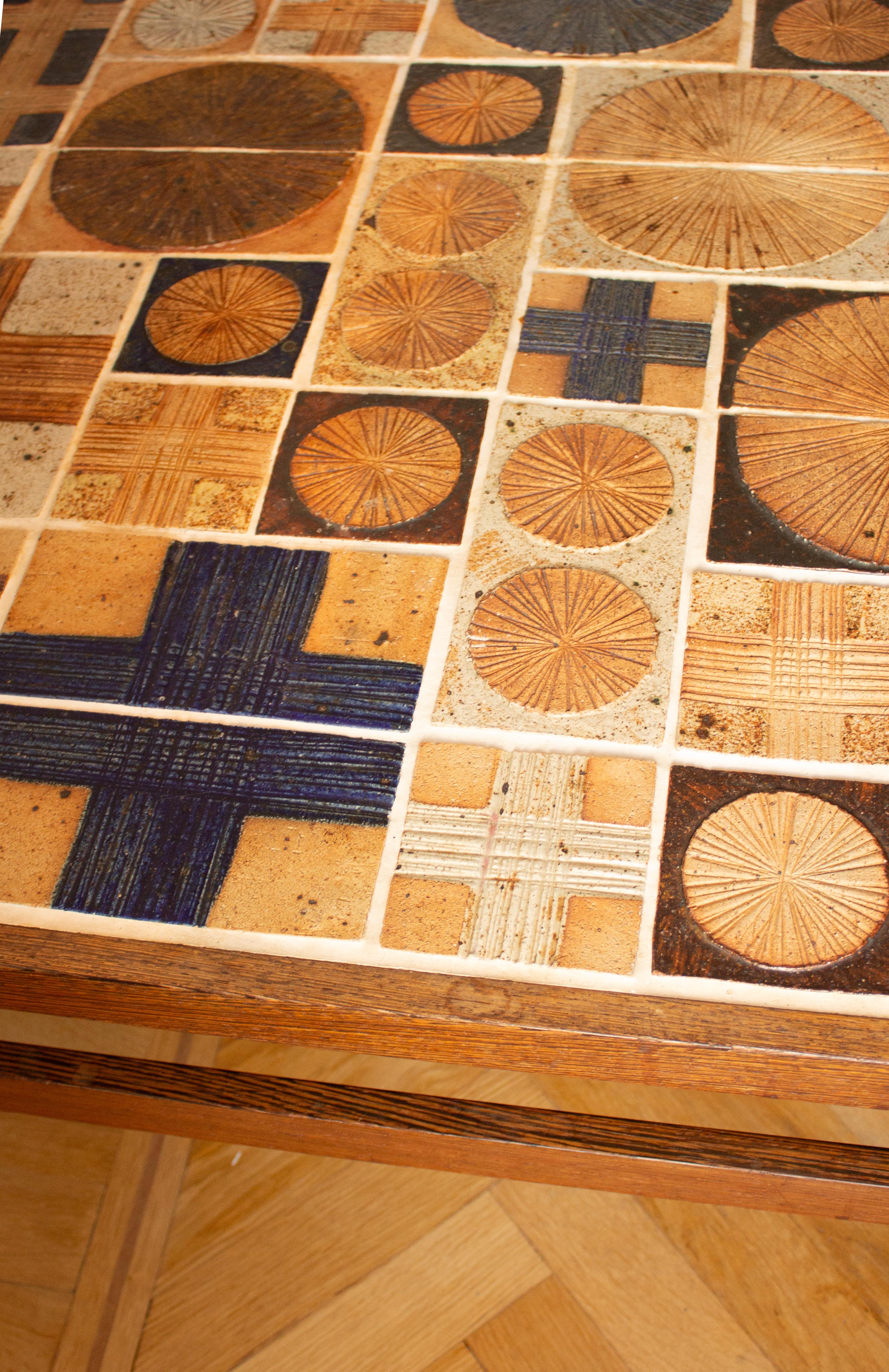 Brutalisme Table basse moderne danoise en wengé et tuiles brunes/bleues, signée par Tue Poulsen