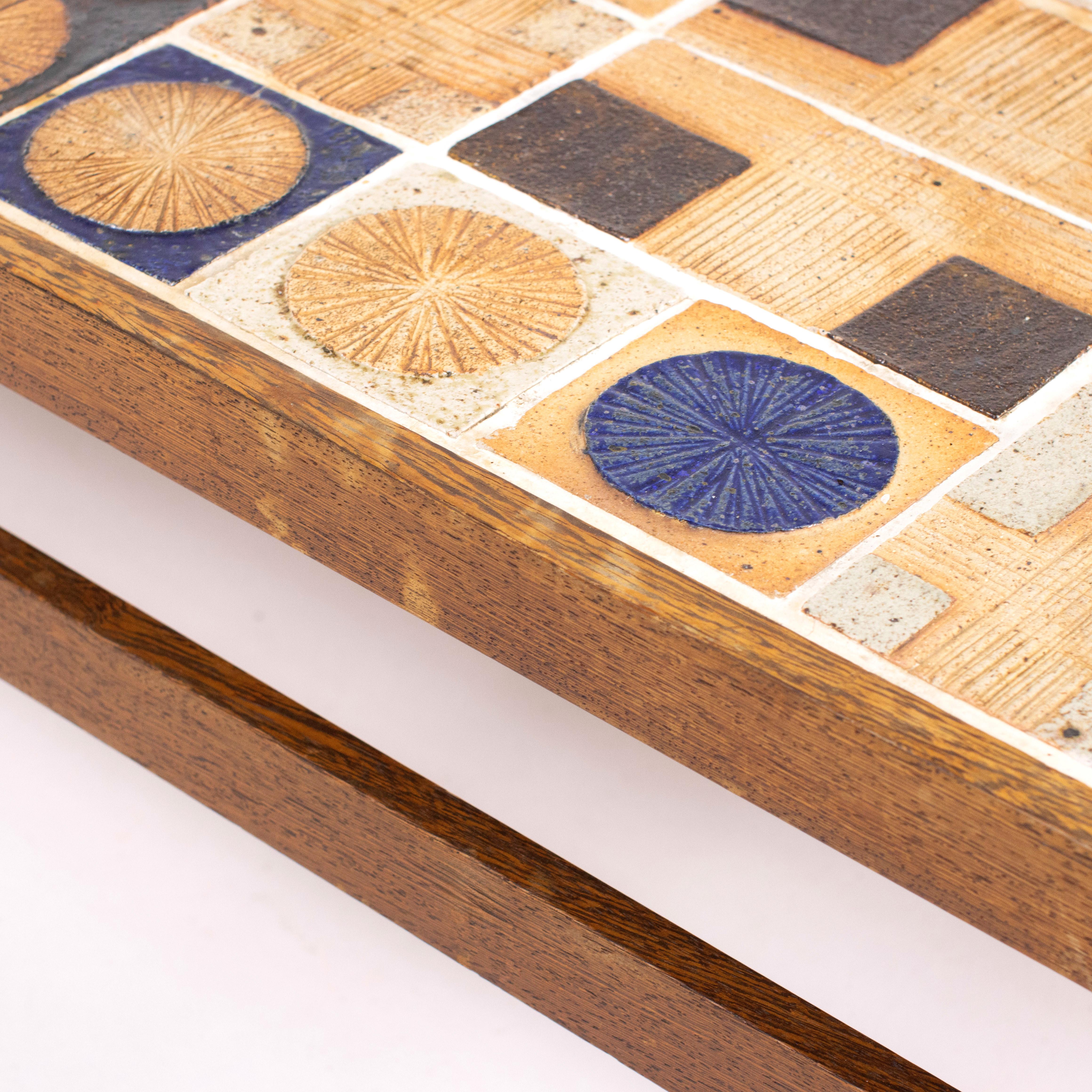 Céramique Table basse moderne danoise en wengé et tuiles brunes/bleues, signée par Tue Poulsen