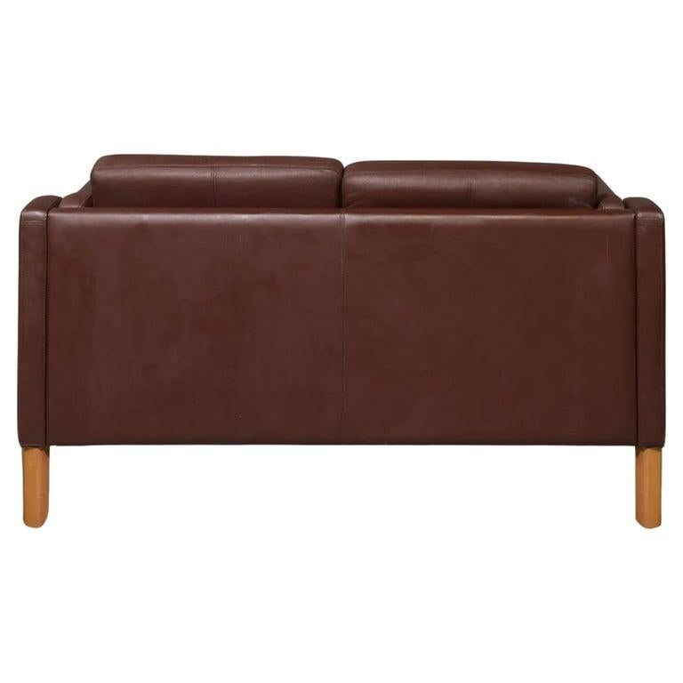 Sofá moderno danés de 2 plazas en piel marrón con patas de abedul estilo de Børge Mogensen Danés en venta
