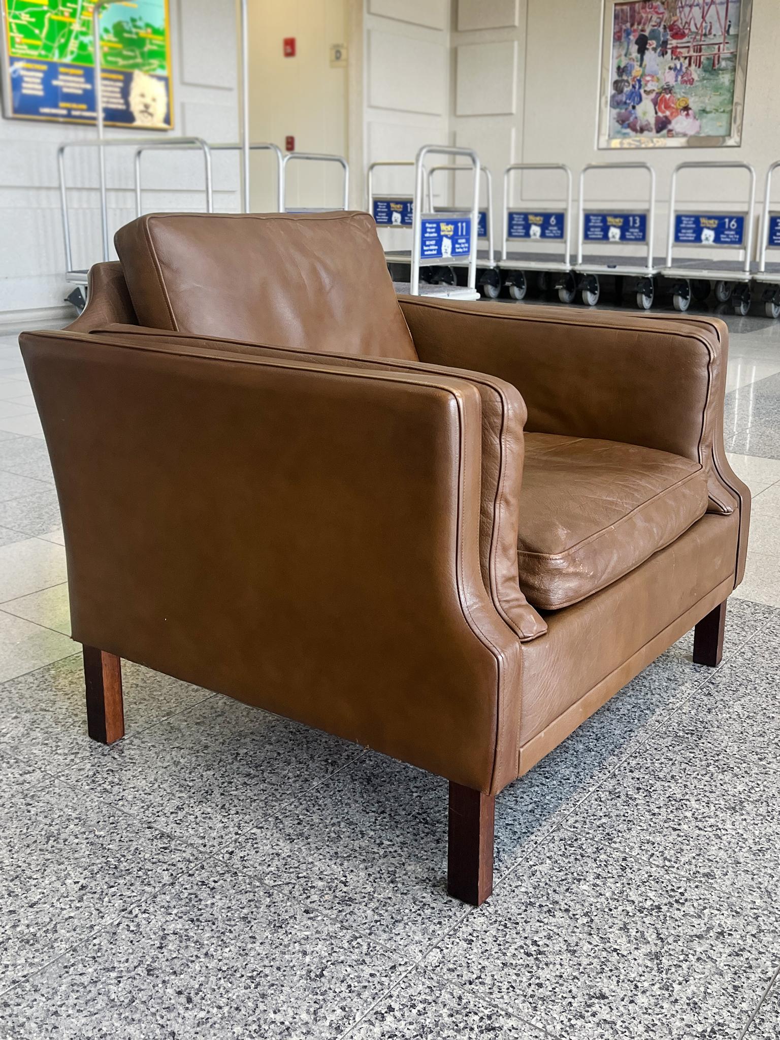 Sillón moderno danés de cuero marrón al estilo de Børge Mogensen Danés en venta