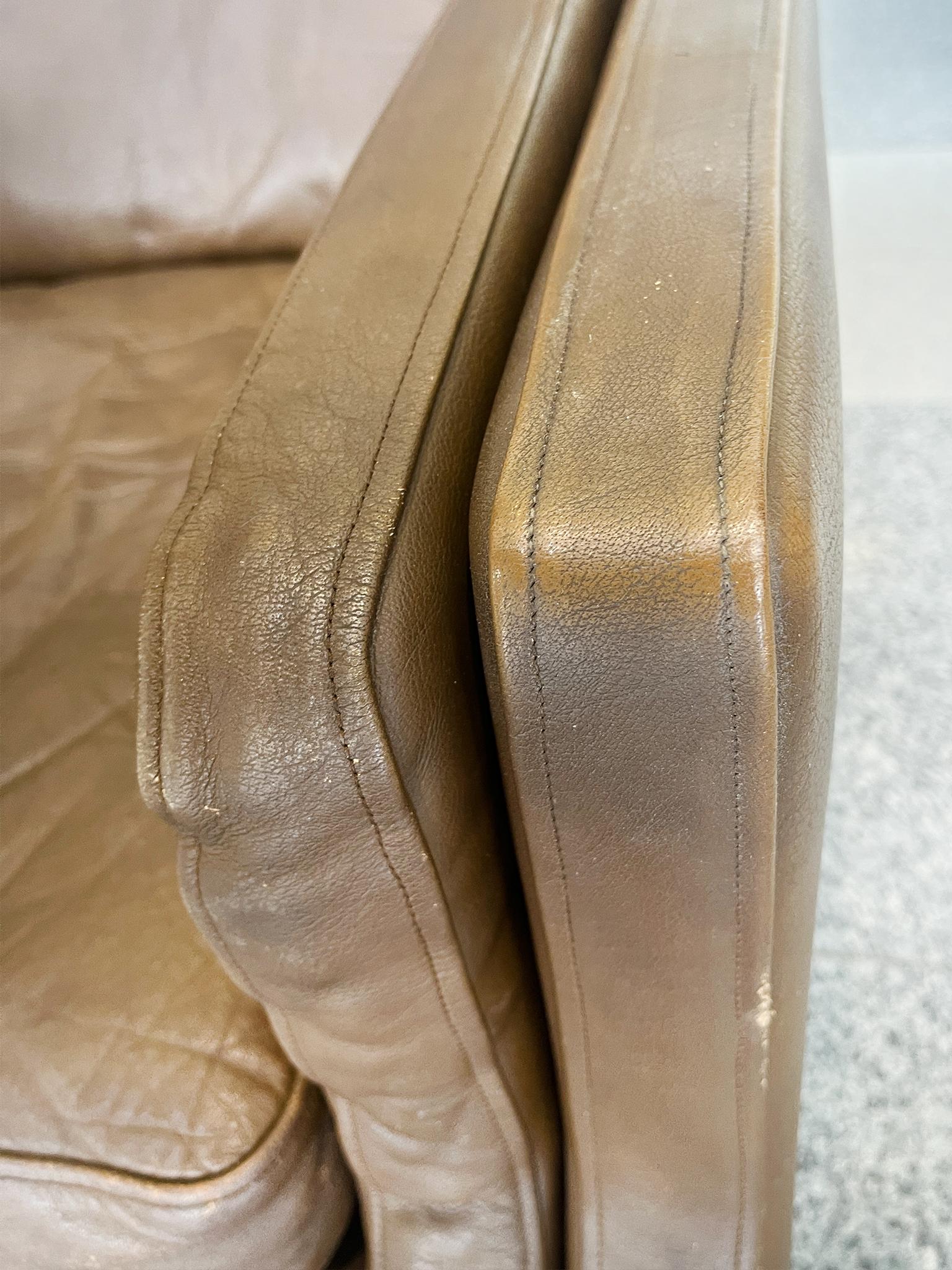 Sillón moderno danés de cuero marrón al estilo de Børge Mogensen finales del siglo XX en venta