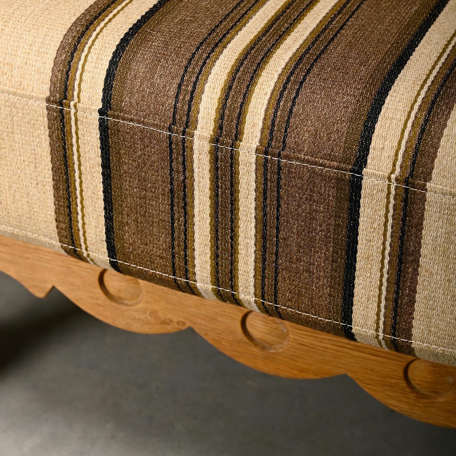 Dänischer Moderner Brutalistischer Loungesessel in Eiche, Henning Kjærnulf, Dänemark 1960er Jahre im Angebot 7