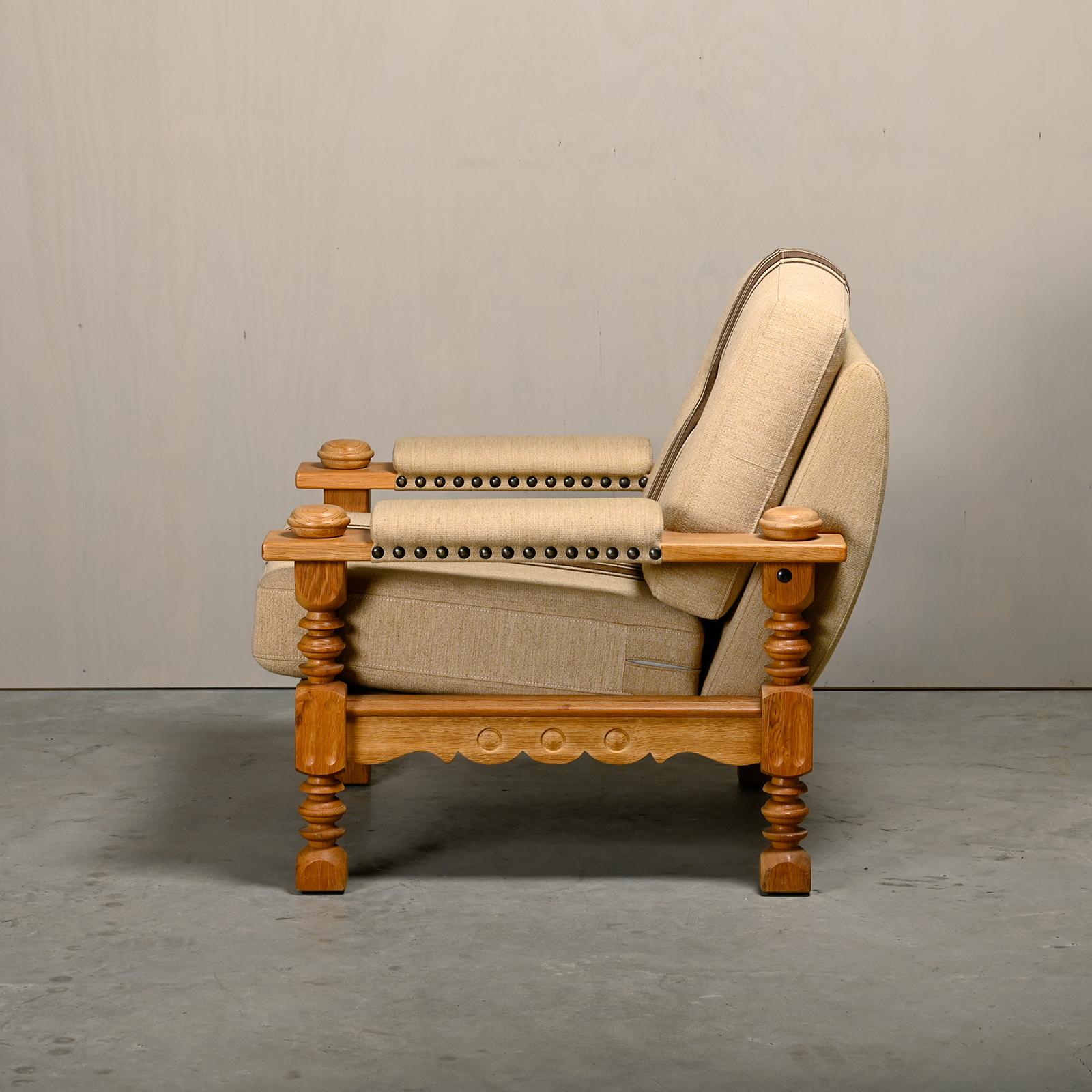 Dänischer Moderner Brutalistischer Loungesessel in Eiche, Henning Kjærnulf, Dänemark 1960er Jahre (Moderne der Mitte des Jahrhunderts) im Angebot
