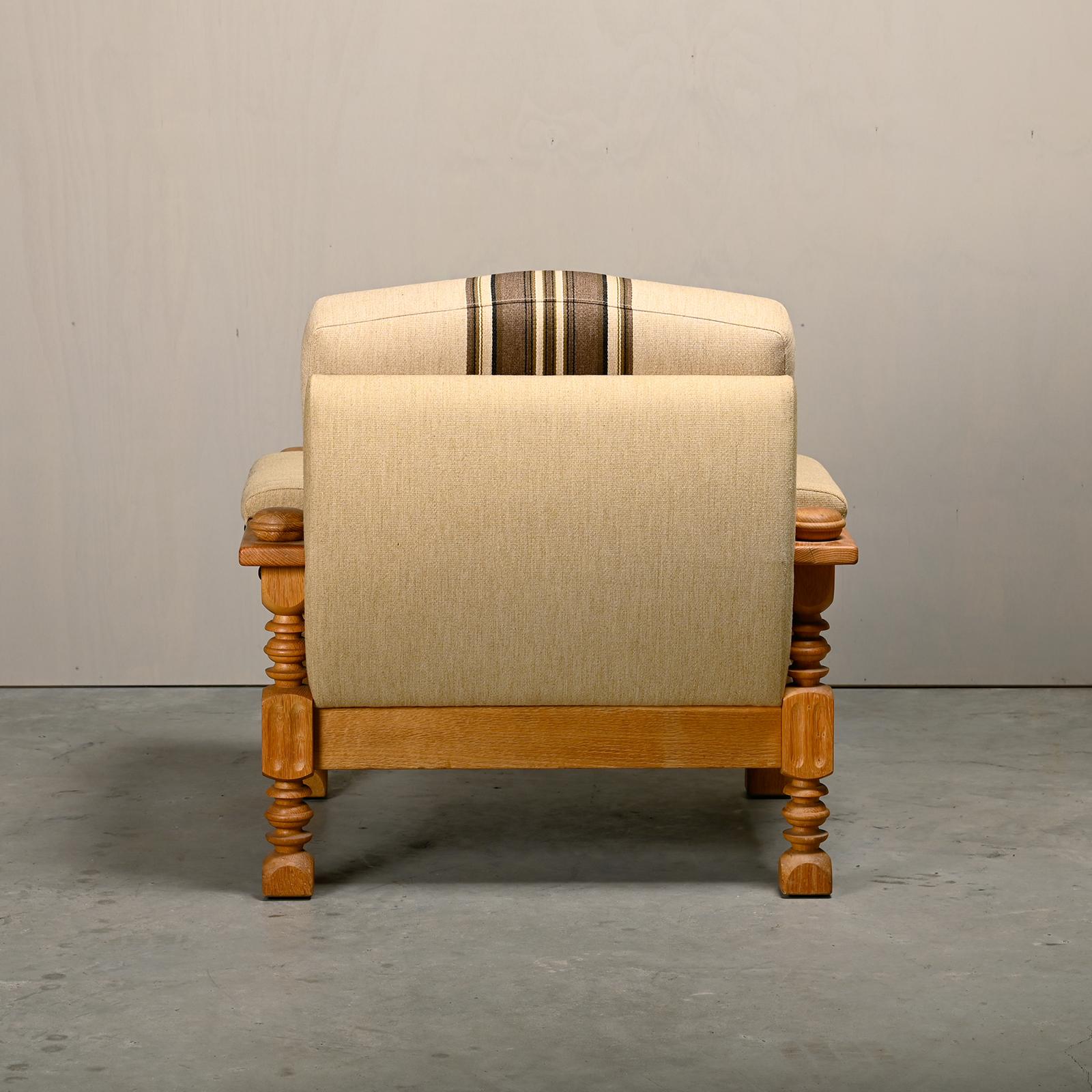 Dänischer Moderner Brutalistischer Loungesessel in Eiche, Henning Kjærnulf, Dänemark 1960er Jahre (Mitte des 20. Jahrhunderts) im Angebot