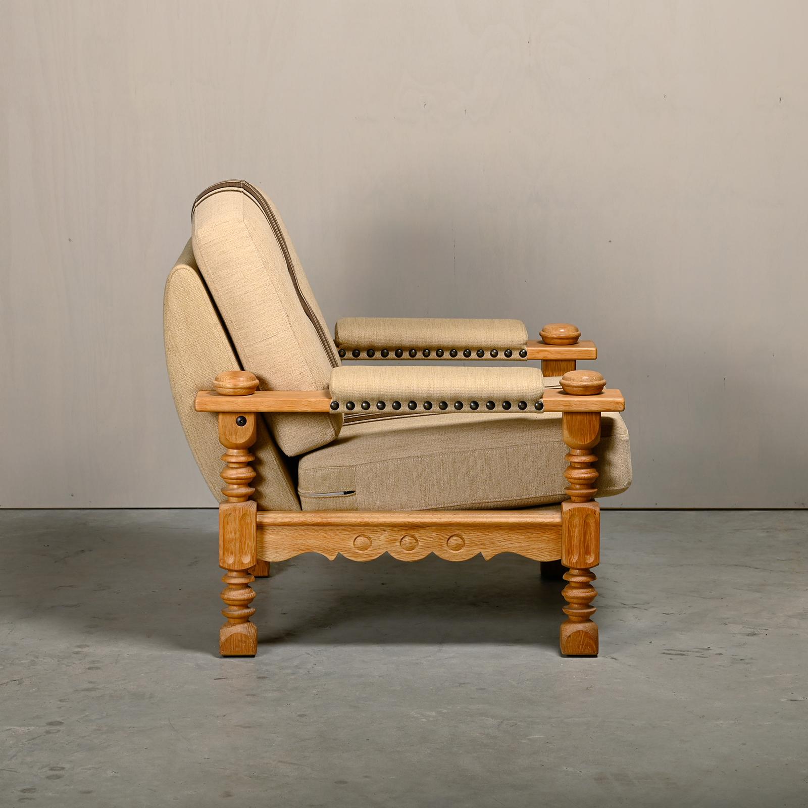 Dänischer Moderner Brutalistischer Loungesessel in Eiche, Henning Kjærnulf, Dänemark 1960er Jahre im Angebot 1