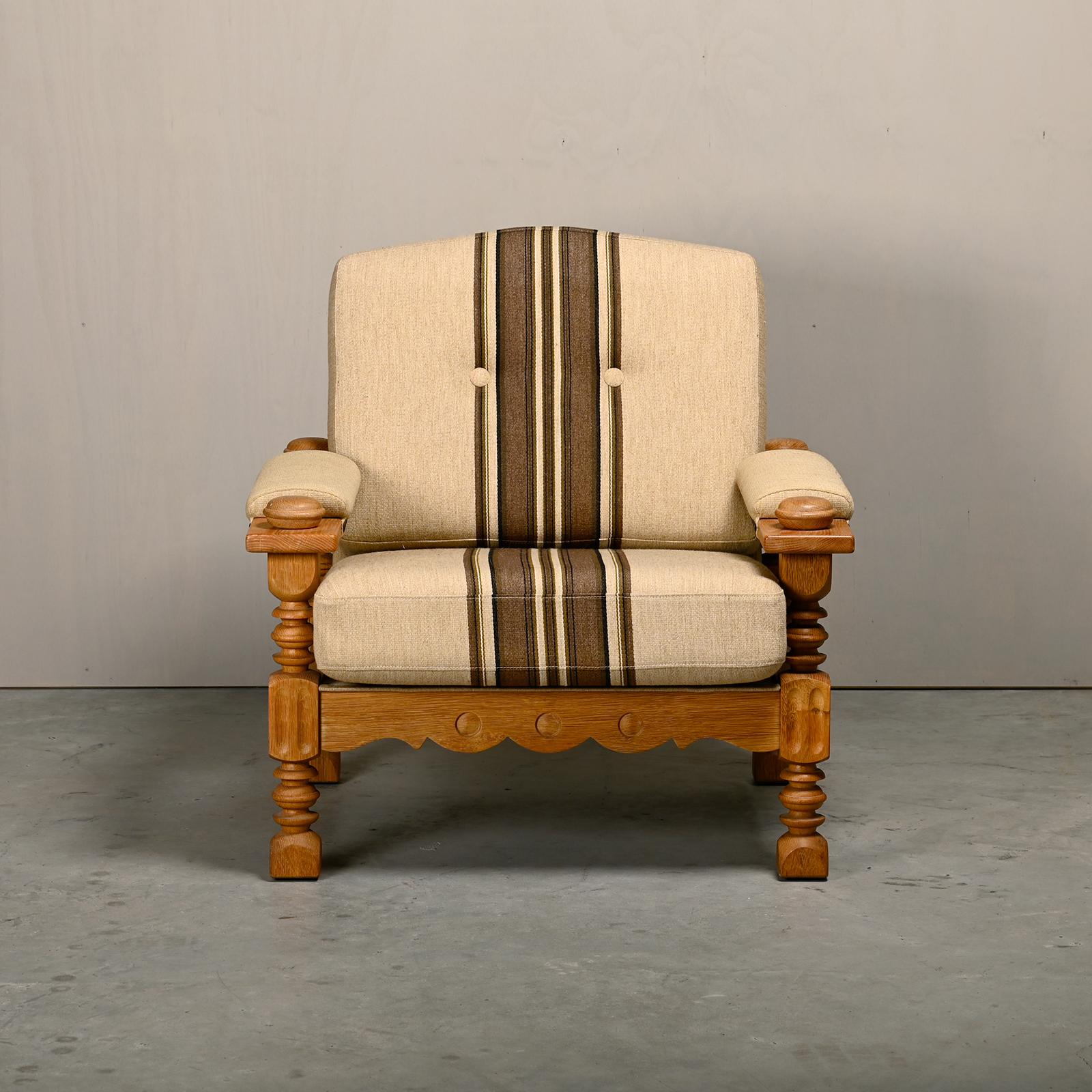 Dänischer Moderner Brutalistischer Loungesessel in Eiche, Henning Kjærnulf, Dänemark 1960er Jahre im Angebot 3