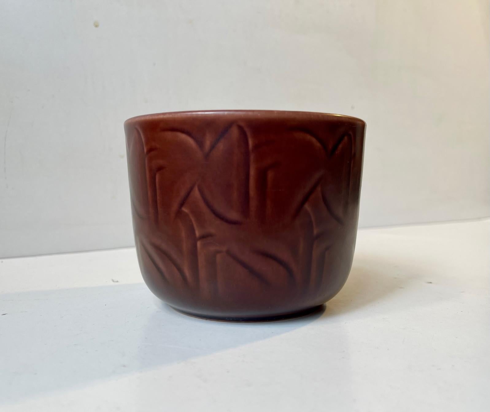 Jardinière danoise moderne en céramique bourgogne de Nils Thorsson, années 1950 Bon état - En vente à Esbjerg, DK
