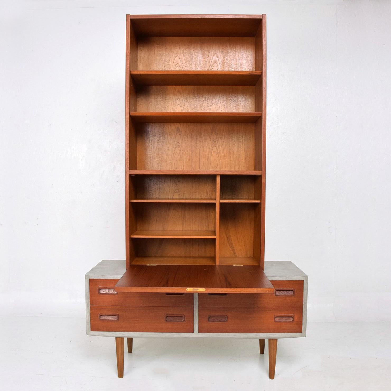 Danish Modern Cabinet with Hutch Teak In Excellent Condition In Chula Vista, CA