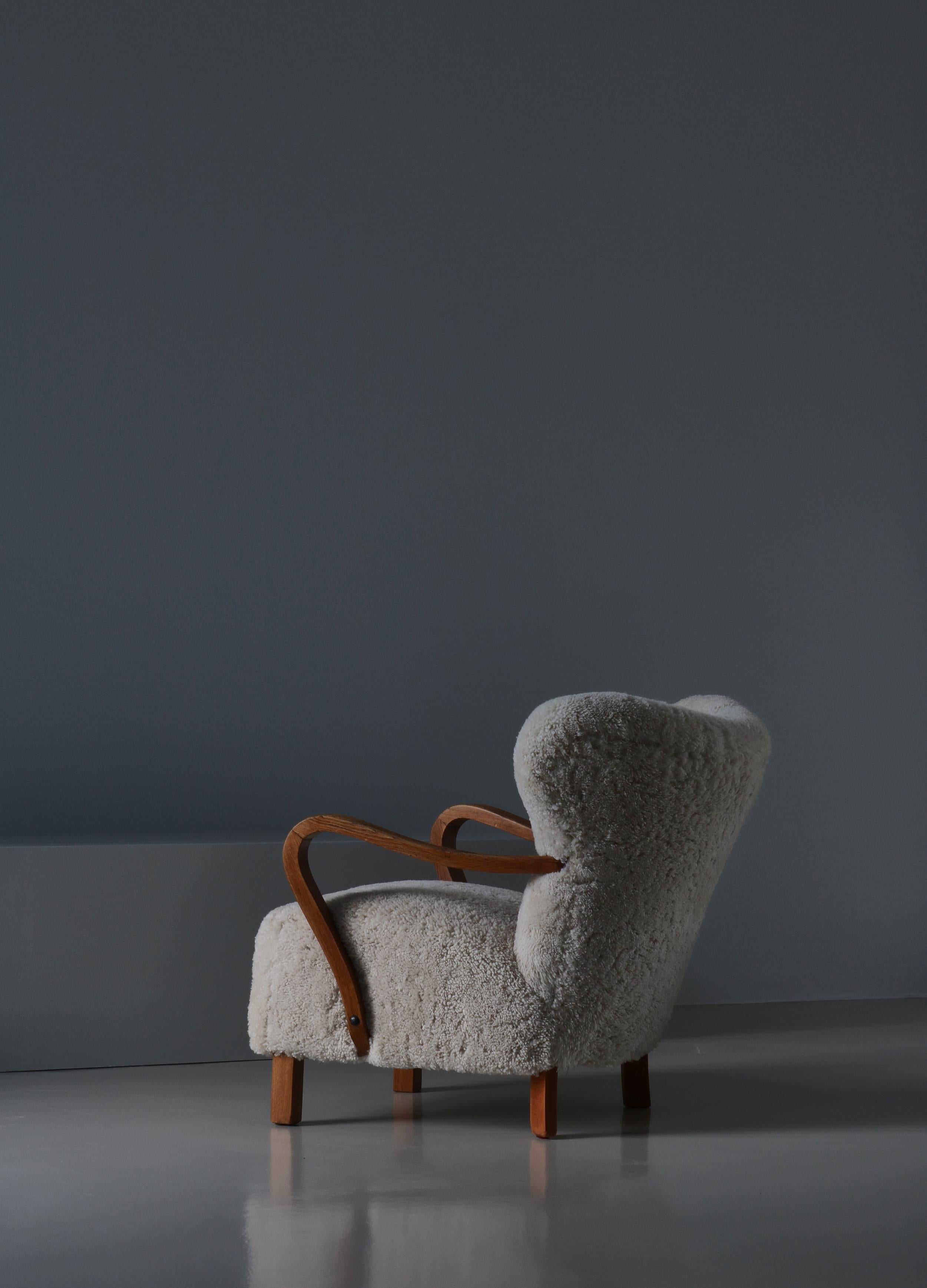 Danish Modern Cabinetmaker Lounge Chair Oak & Sheepskin, Denmark, 1940s For Sale 11