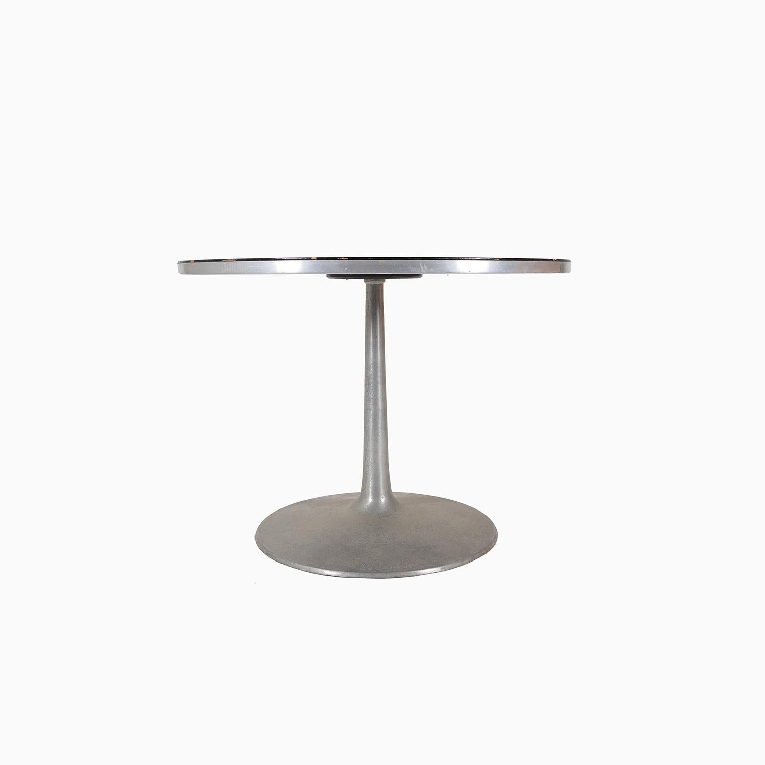 Scandinavian Danish Modern Cado Tulip Table For Sale