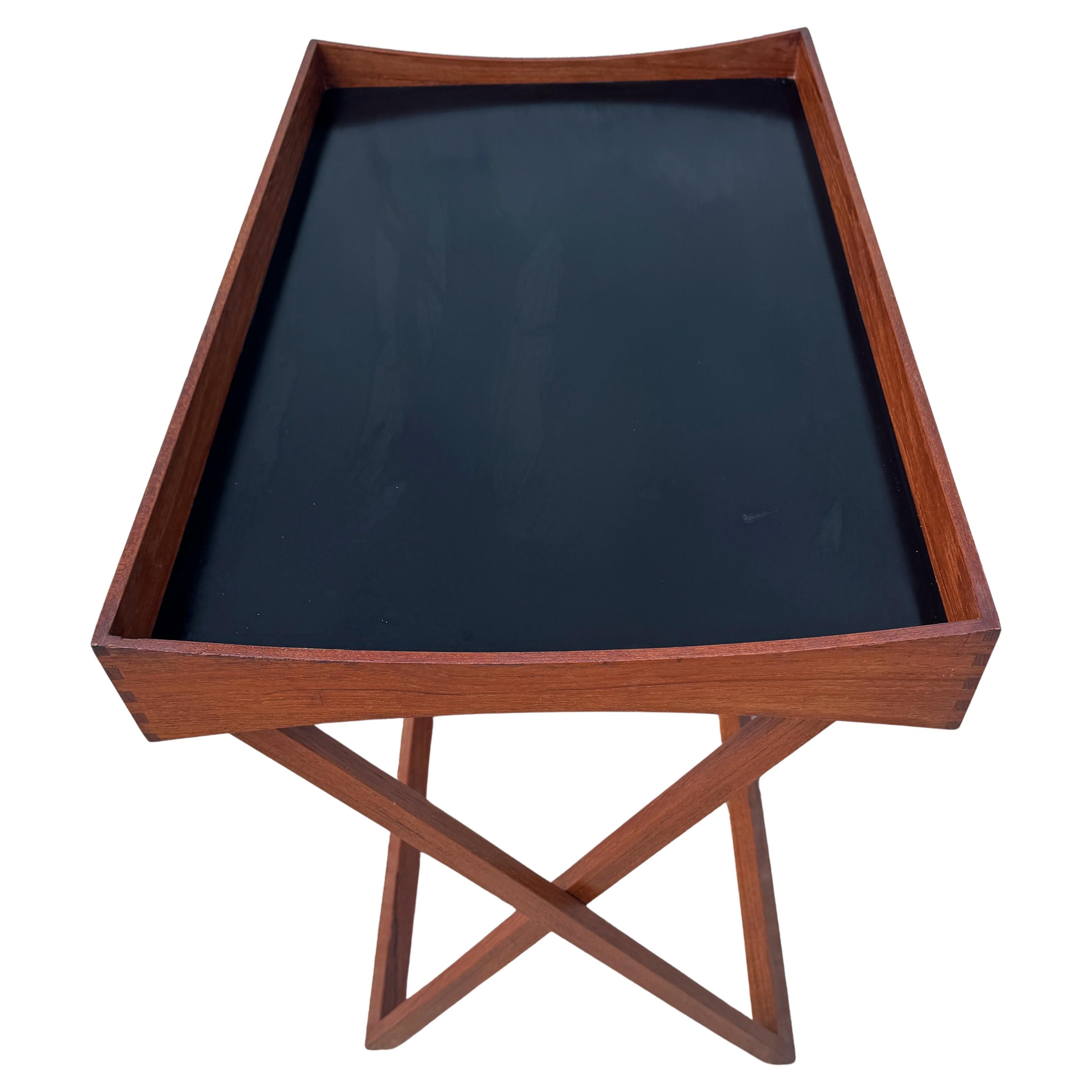Danish Modern Campaign Style Teak & Black Lacquer Reversible Tray Table In Good Condition For Sale In West Palm Beach, FL
