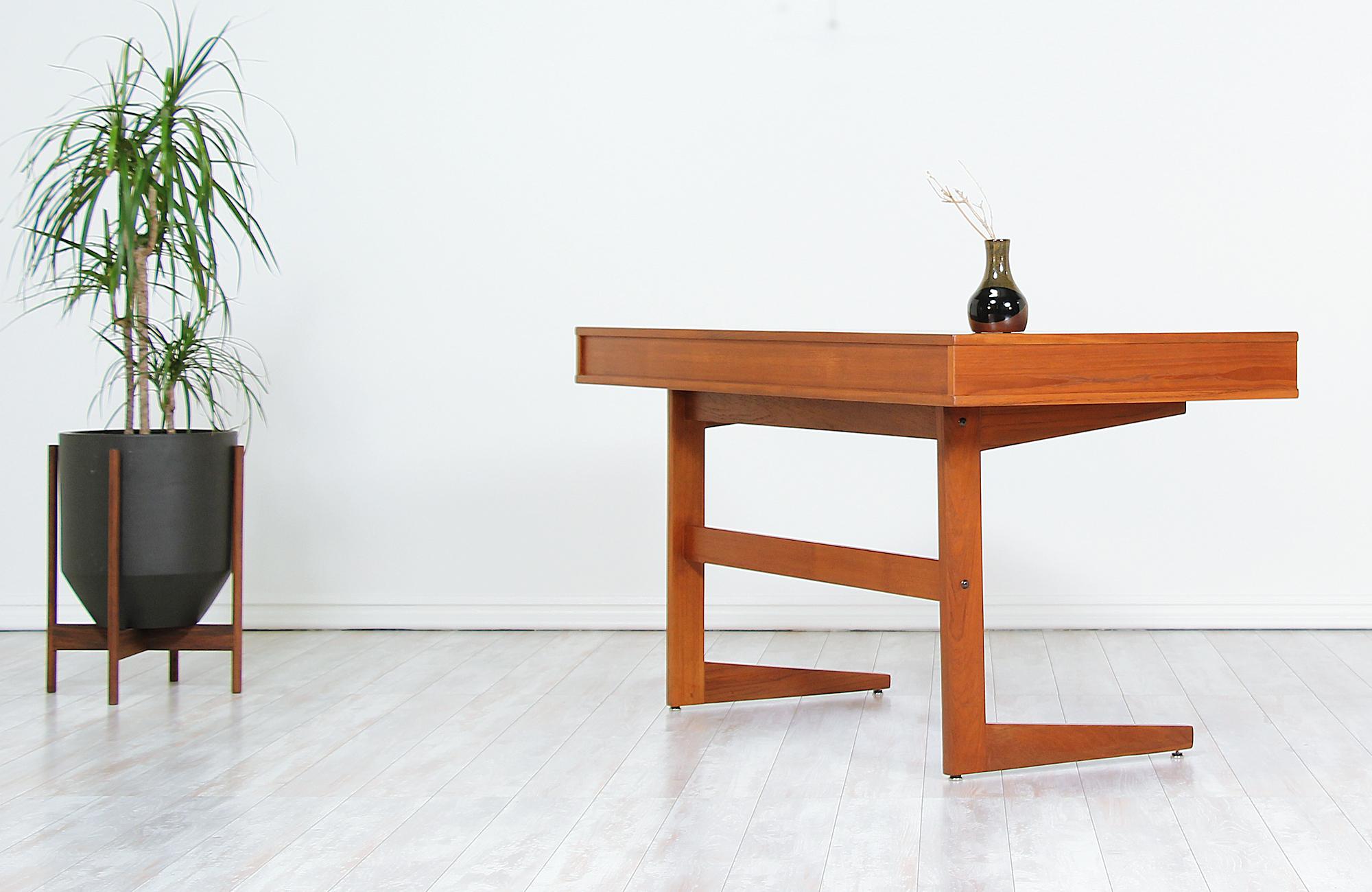 Danish Modern Cantilever Floating Desk by Georg Petersens In Excellent Condition In Los Angeles, CA