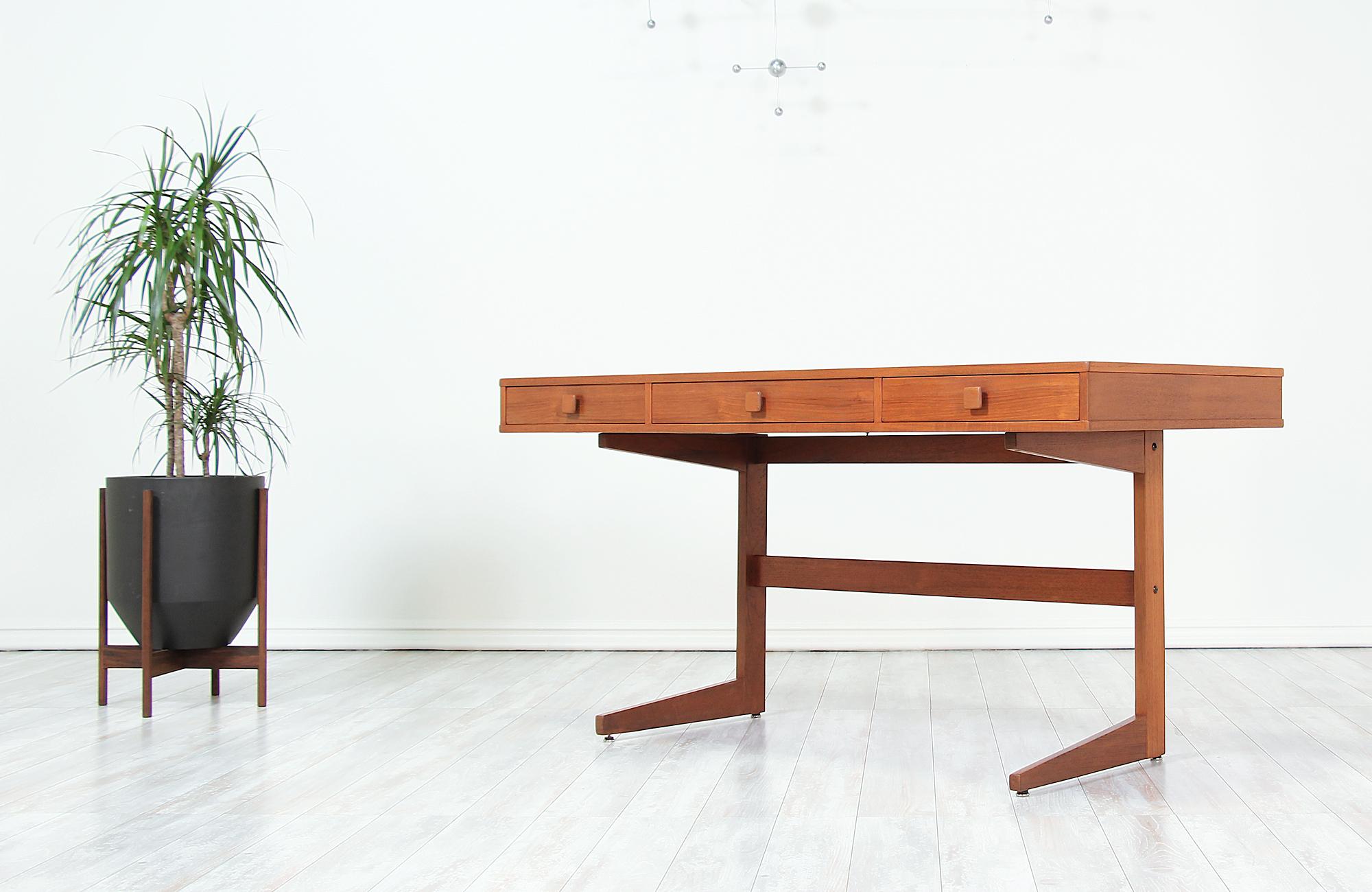 Mid-20th Century Danish Modern Cantilever Floating Desk by Georg Petersens