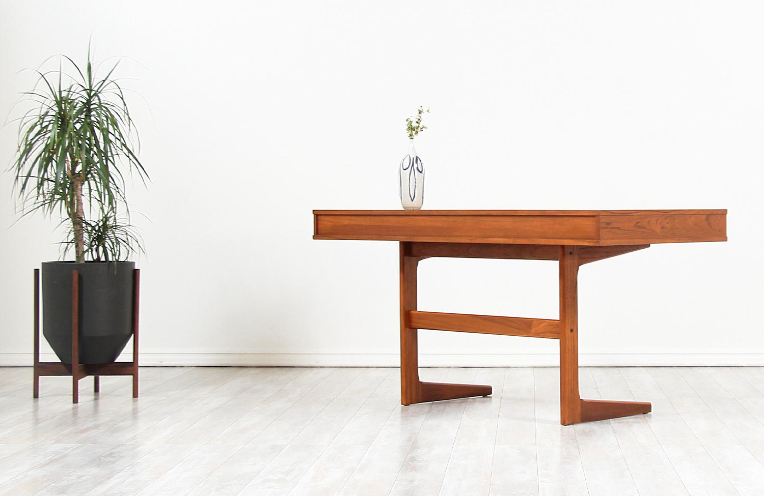 Danish Modern Cantilever Floating Teak Desk by Georg Petersens In Excellent Condition In Los Angeles, CA