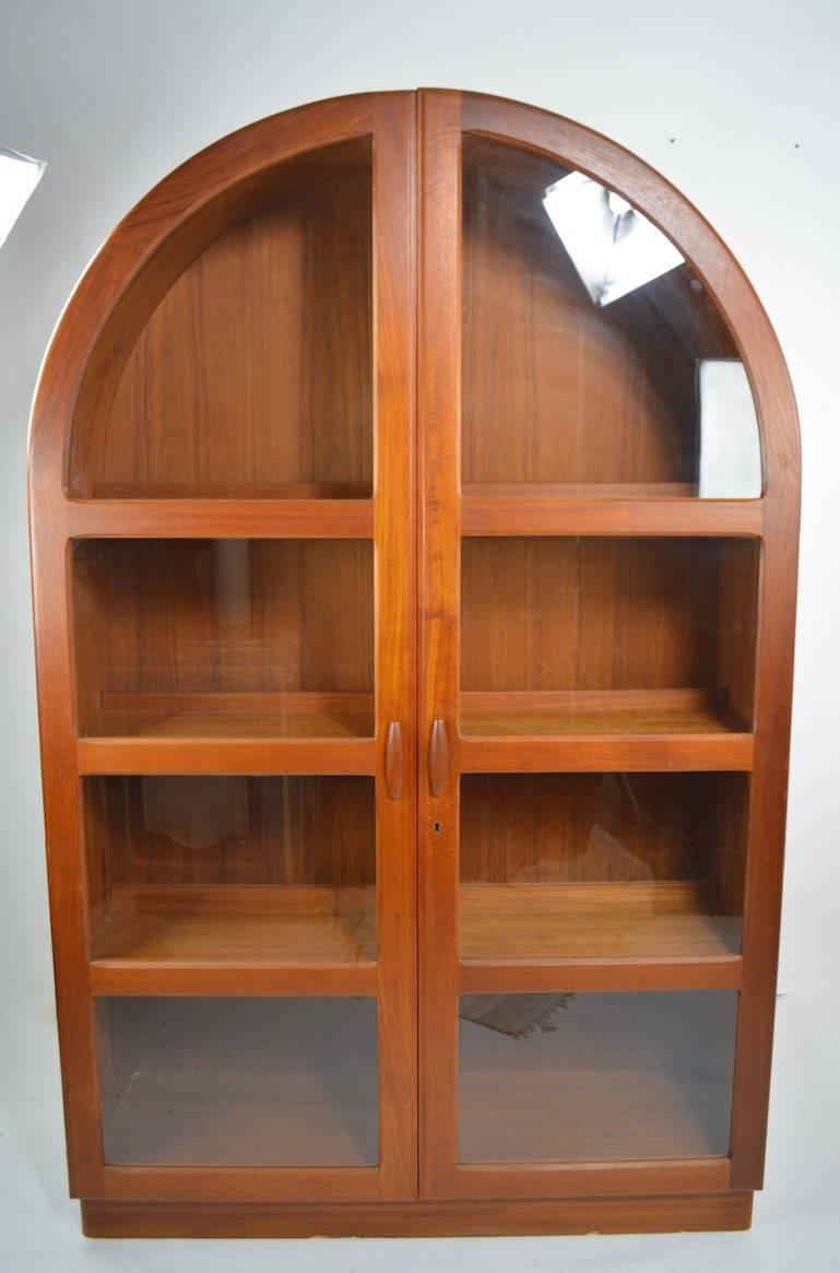 Nice two-door bookcase, vitrine, showcase made by Dyrlund. This cabinet has three shelves, each shelf is illuminated to enhance the display effect, as shown. Overall excellent original condition, minor bruises to front bottom edge, as shown. Each