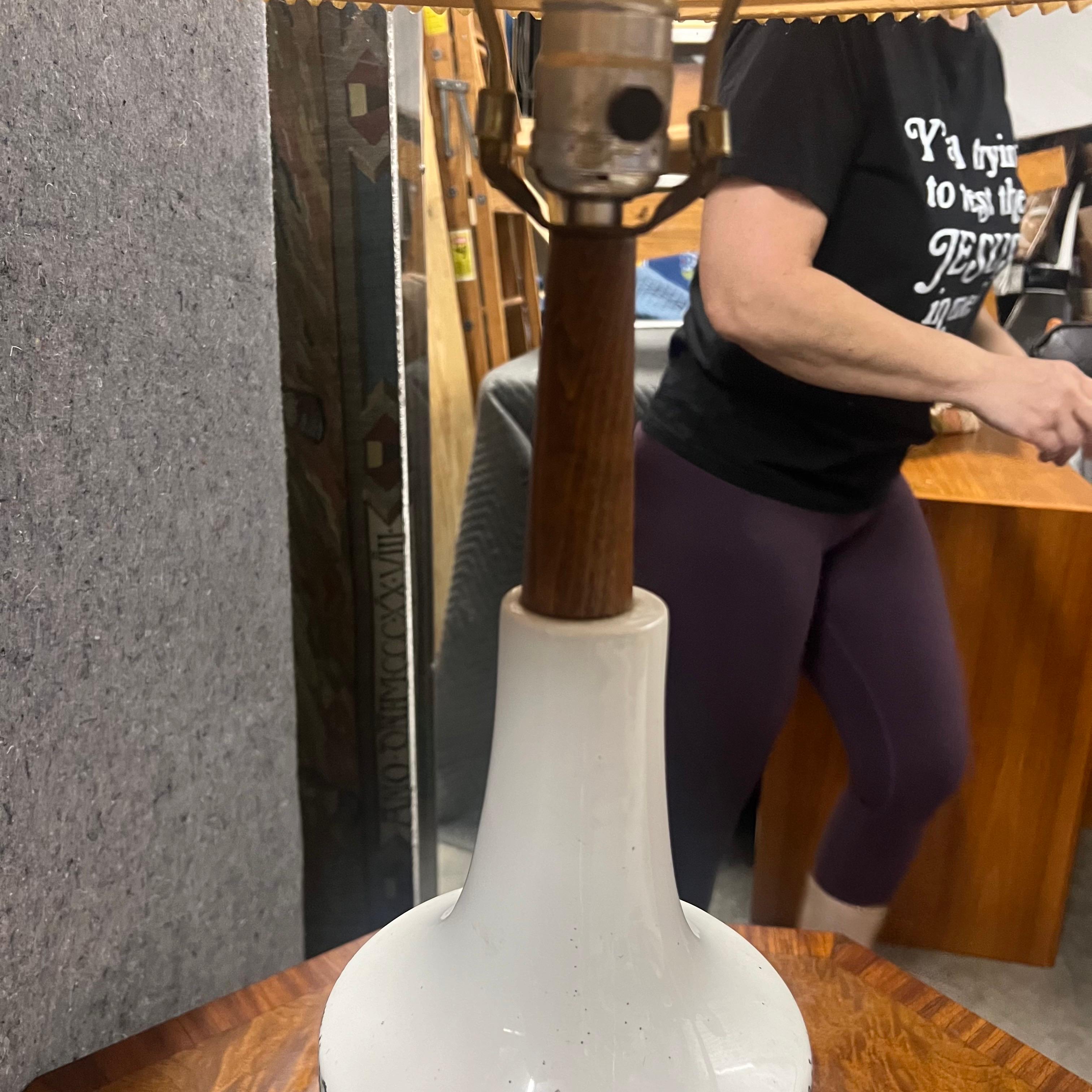 Métal Lampe danoise moderne avec abat-jour danois en vente