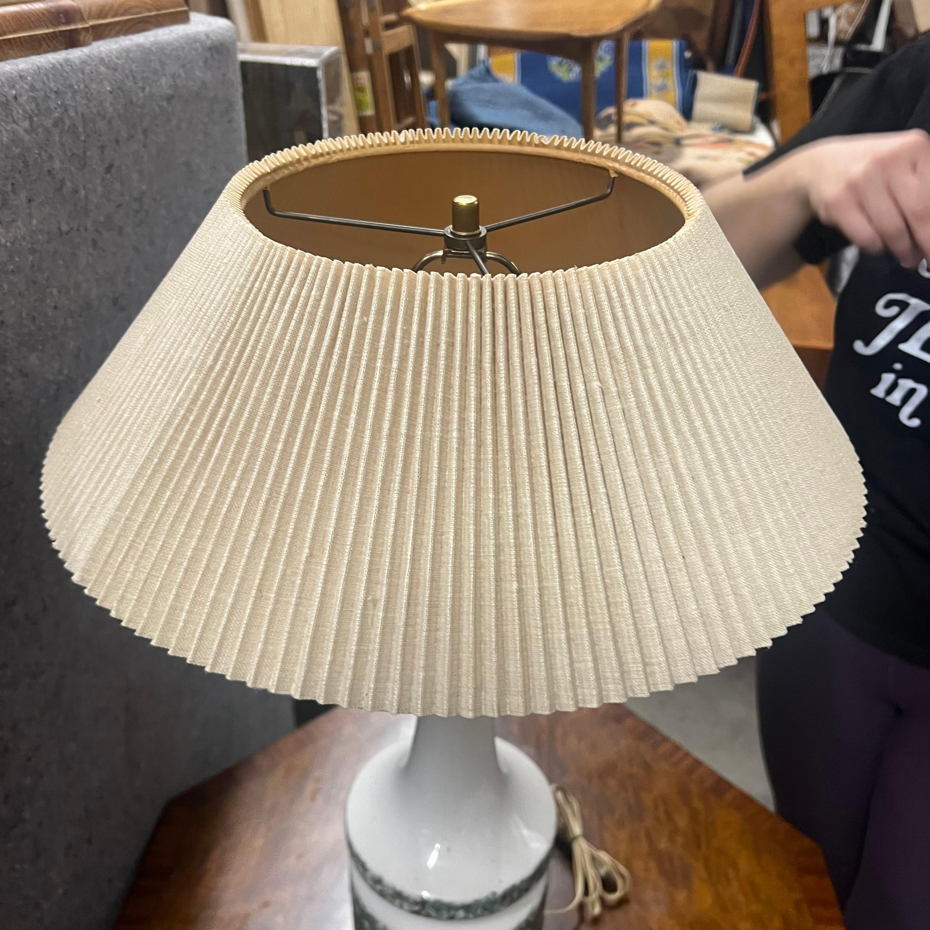 Lampe danoise moderne avec abat-jour danois en vente 1