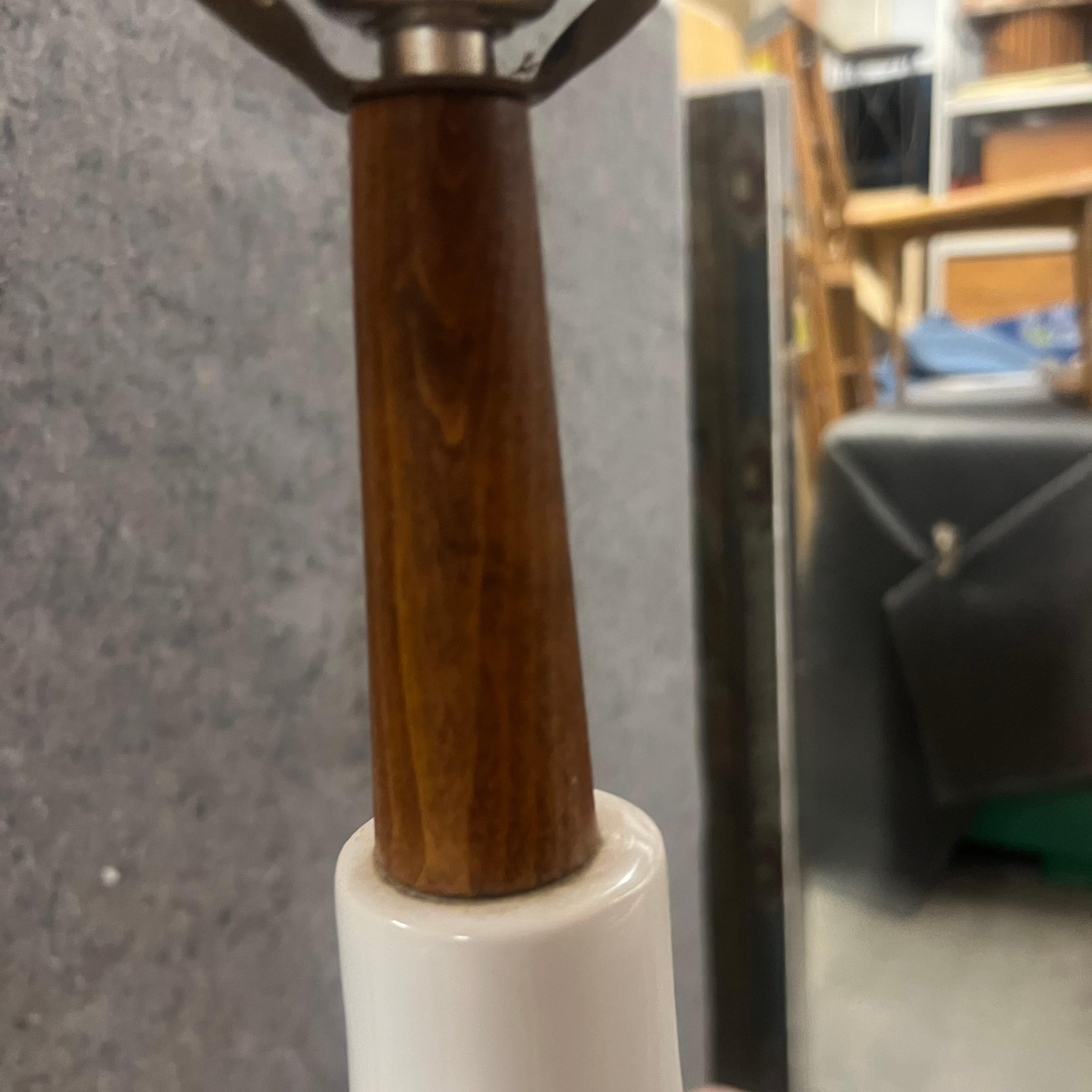 Lampe danoise moderne avec abat-jour danois en vente 2
