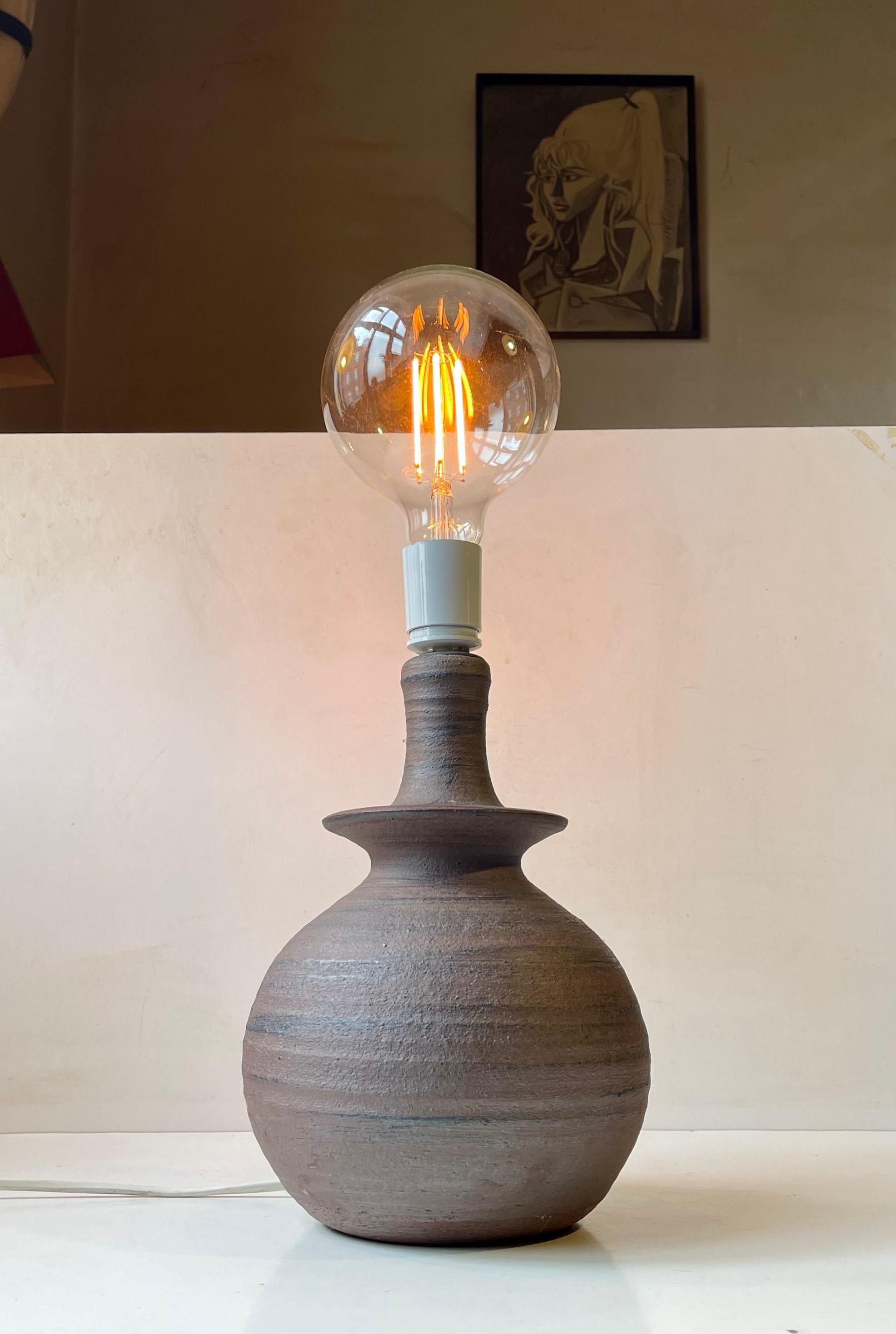 Danois Lampe de bureau danoise moderne en céramique Orbit de K. W. Andersen, 1980 en vente