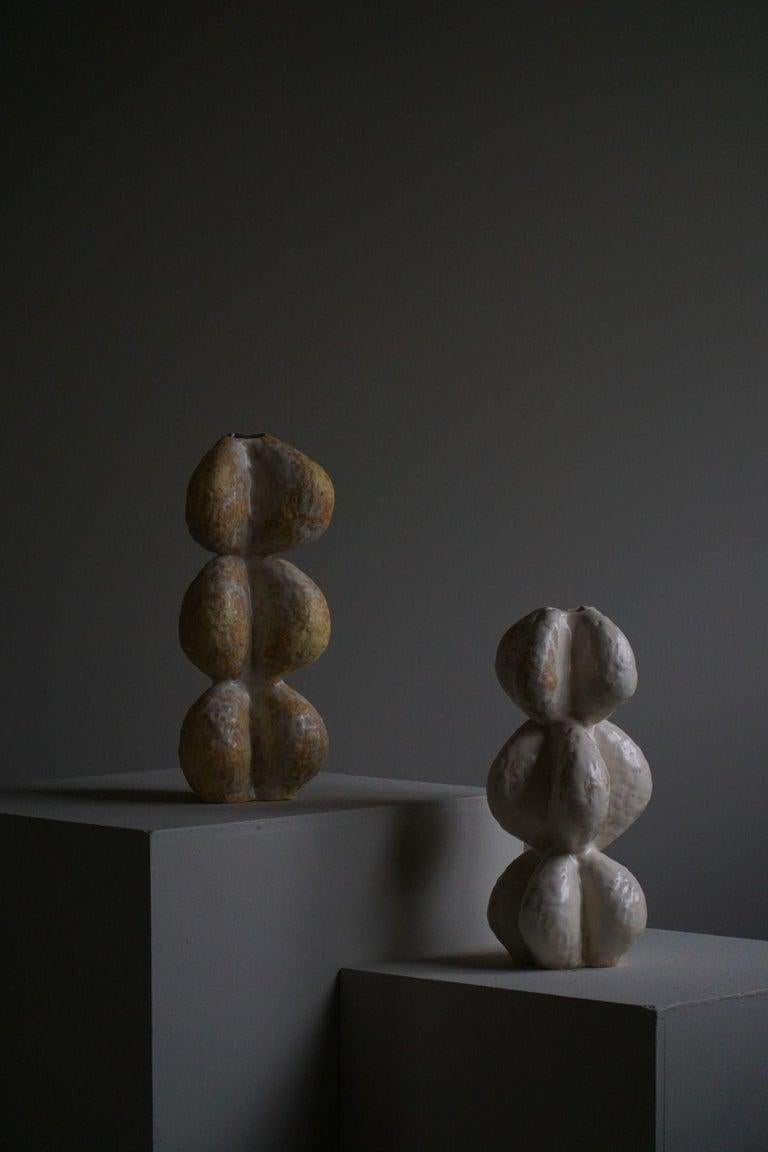 Fait main Vase moderne danois en céramique et grès de l'artiste danois Ole Victor, 2022 en vente