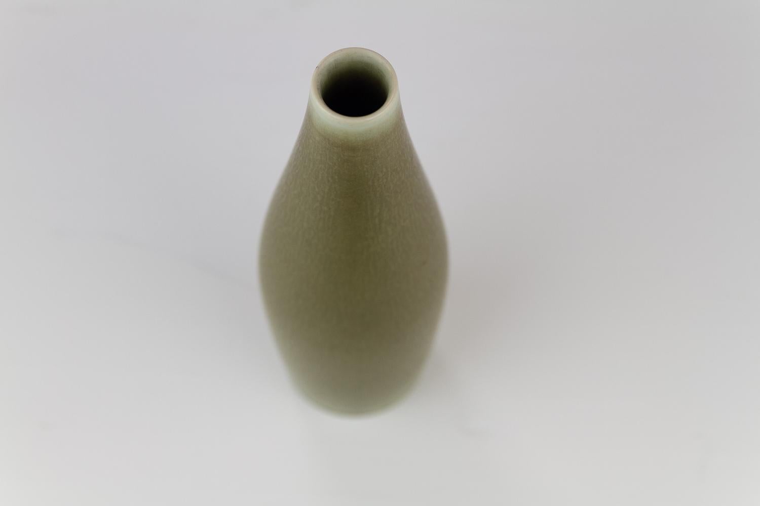 Danish Modern Ceramic Vase by Per Linnemann-Schmidt for Palshus, 1960s. For Sale 8