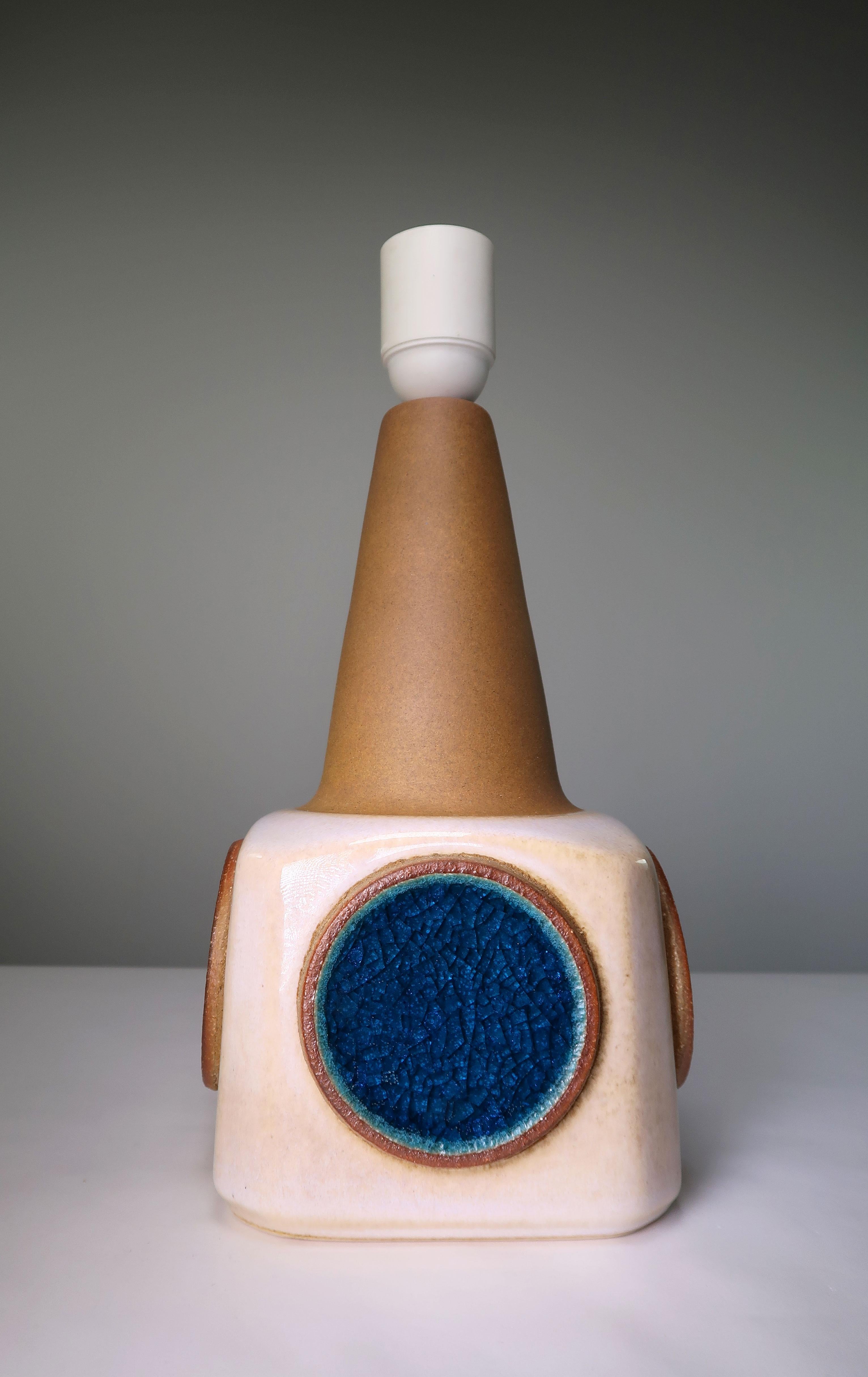 Danish Mid-Century Modern handmade ceramic table lamp by Søholm Stentøj. Raw neck, chalk and cream white colored belly with four bright blue crackle glaze circles on each side of the lamp. Manufactured in the 1960s on the small Danish island of