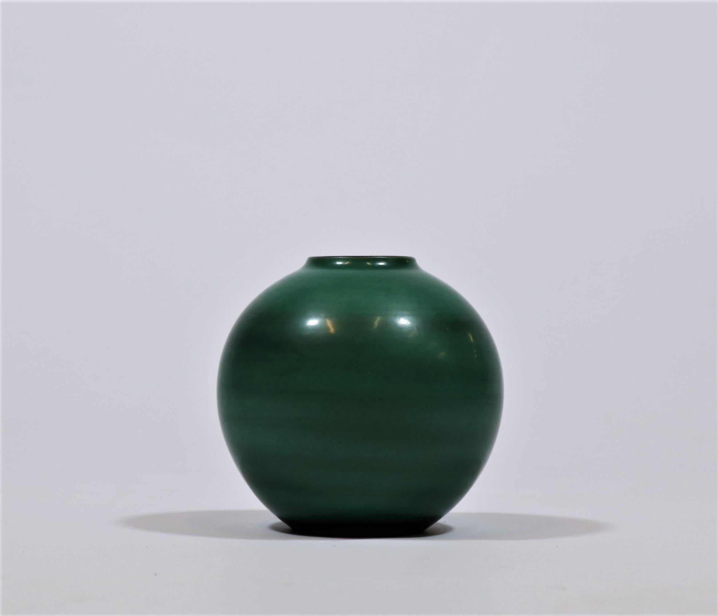 Danish Modern Ceramics Earthenware Vase by Nils Thorsson for Royal Copenhagen (Mitte des 20. Jahrhunderts)