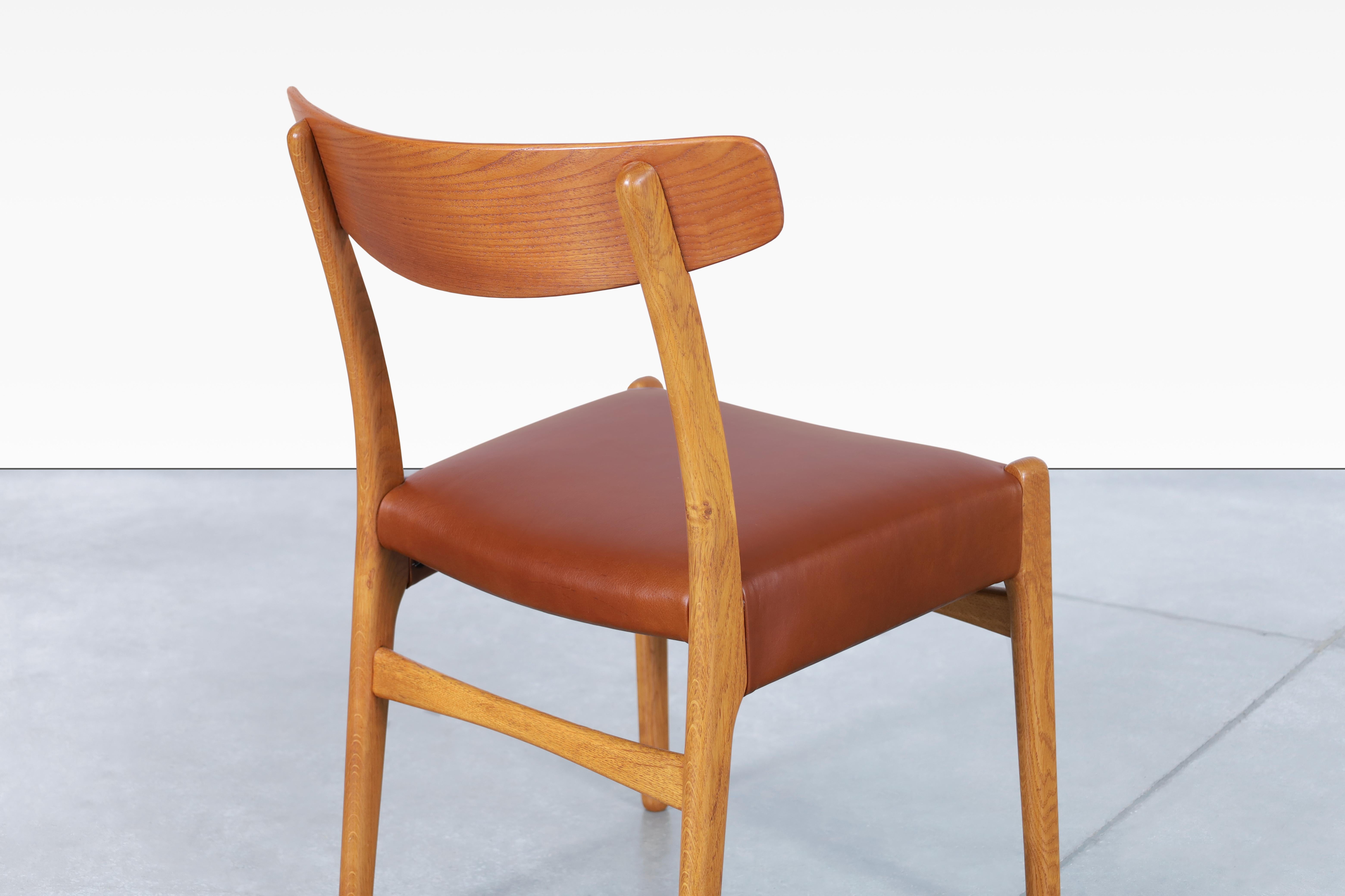 Danish Modern CH-23 Leather Dining Chairs by Hans J. Wegner For Sale 6