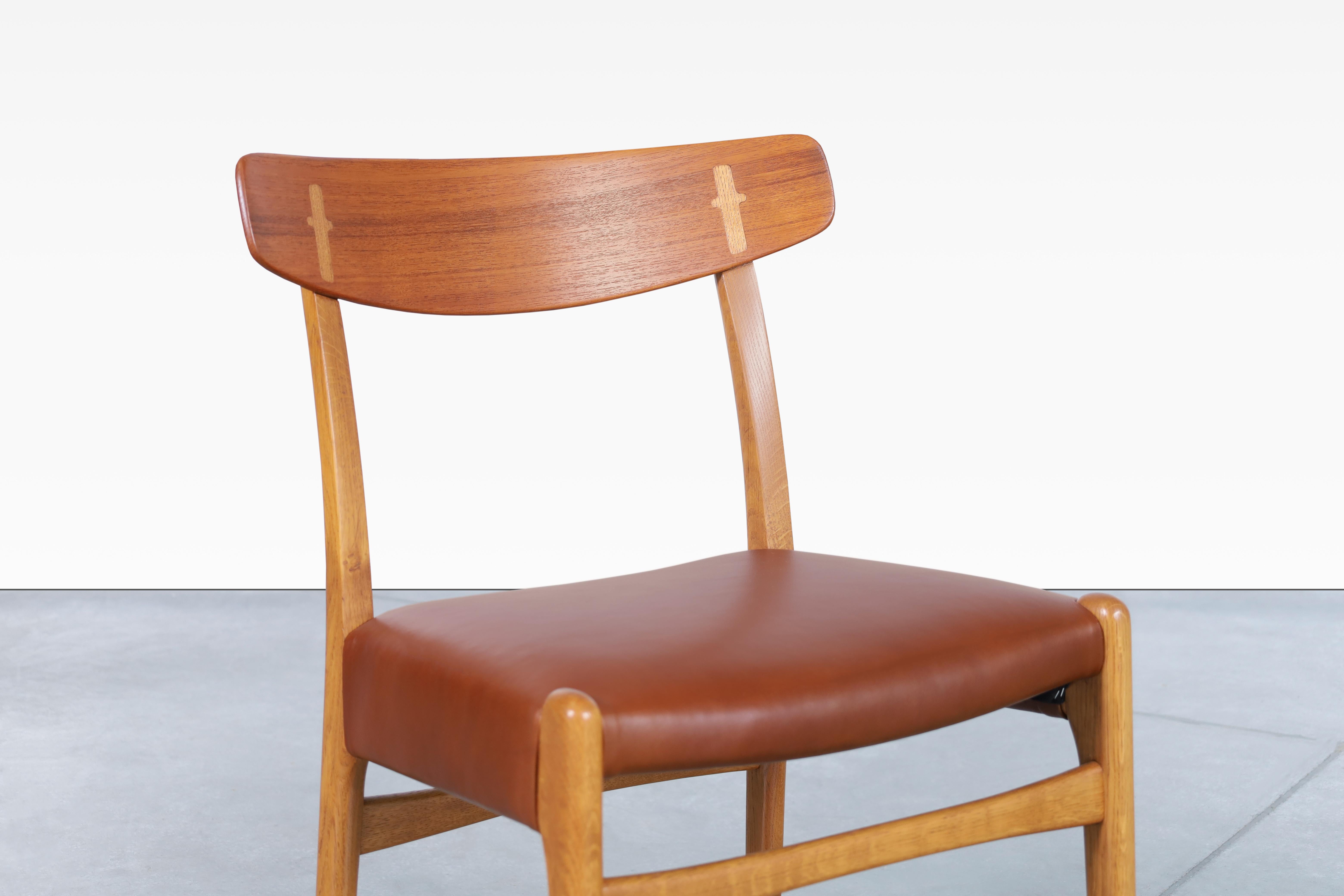 Danish Modern CH-23 Leather Dining Chairs by Hans J. Wegner For Sale 4