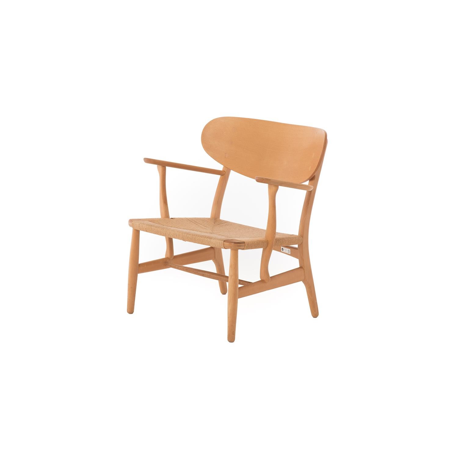 The CH22 lounge is a modern classic design by Hans J Wegner is beautiful in a variety of settings. We have two of these chairs available, sold separately. The frames are beechwood with oak detailing.