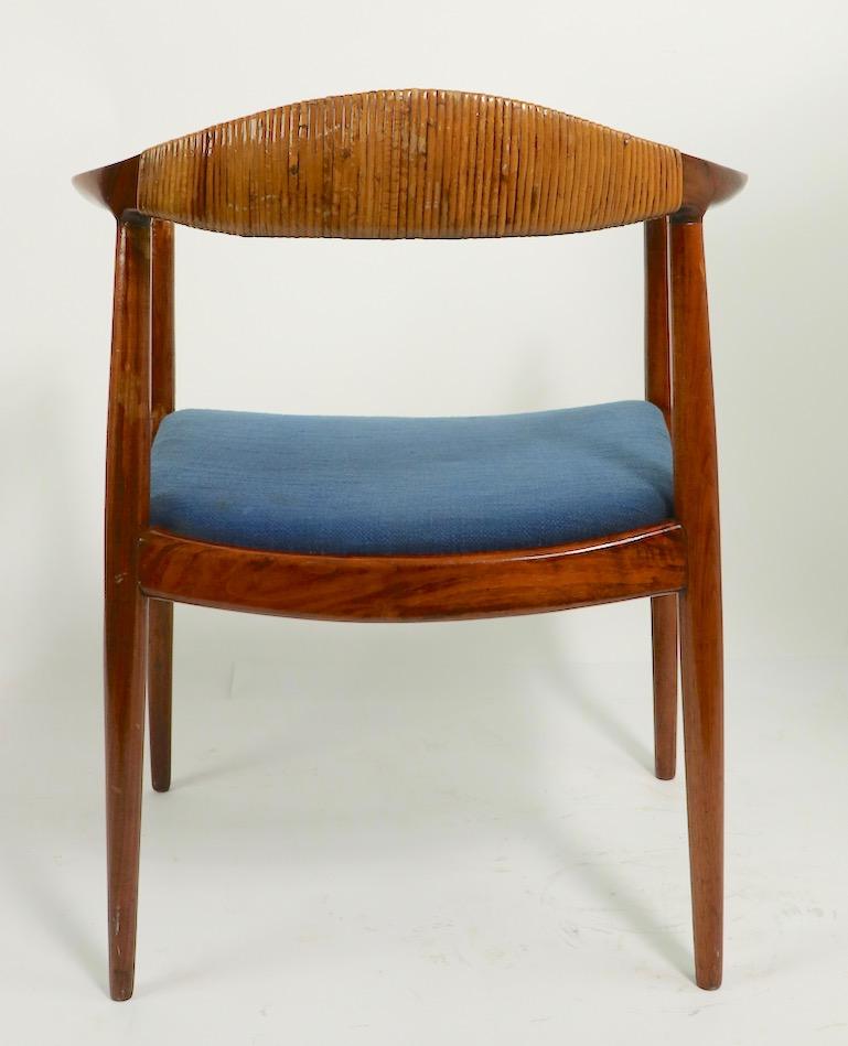 Chaise ronde classique Hans Wegner en vente 7