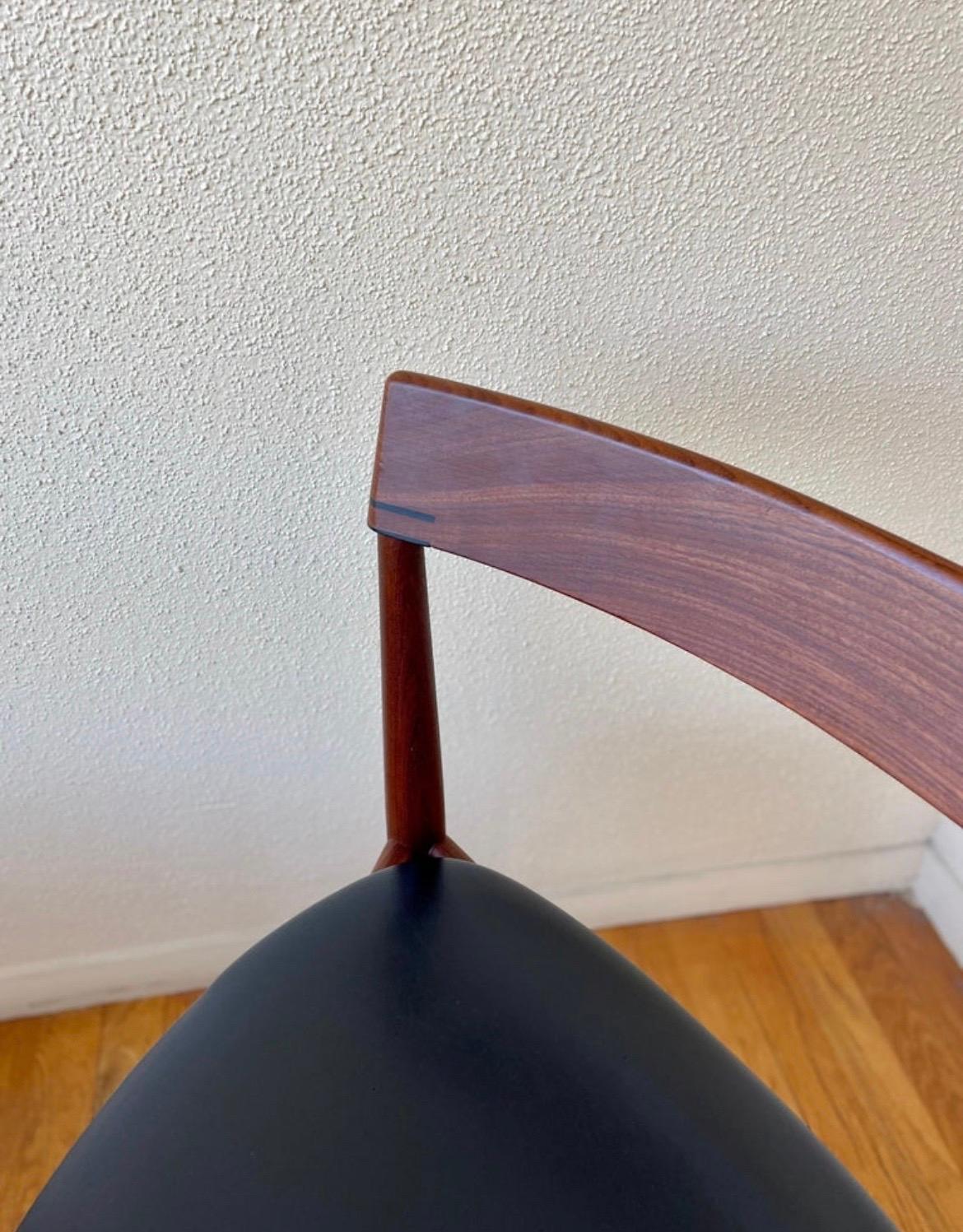 Danish Modern Chair Design by Hans Olsen for Frem Rojle In Good Condition In San Diego, CA