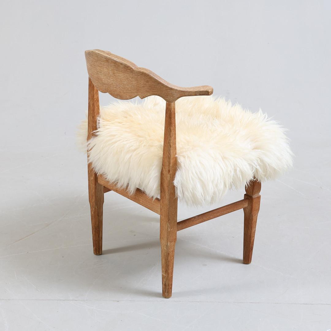 Silla moderna danesa chalet chic roble y piel de oveja, años 60 Danés en venta